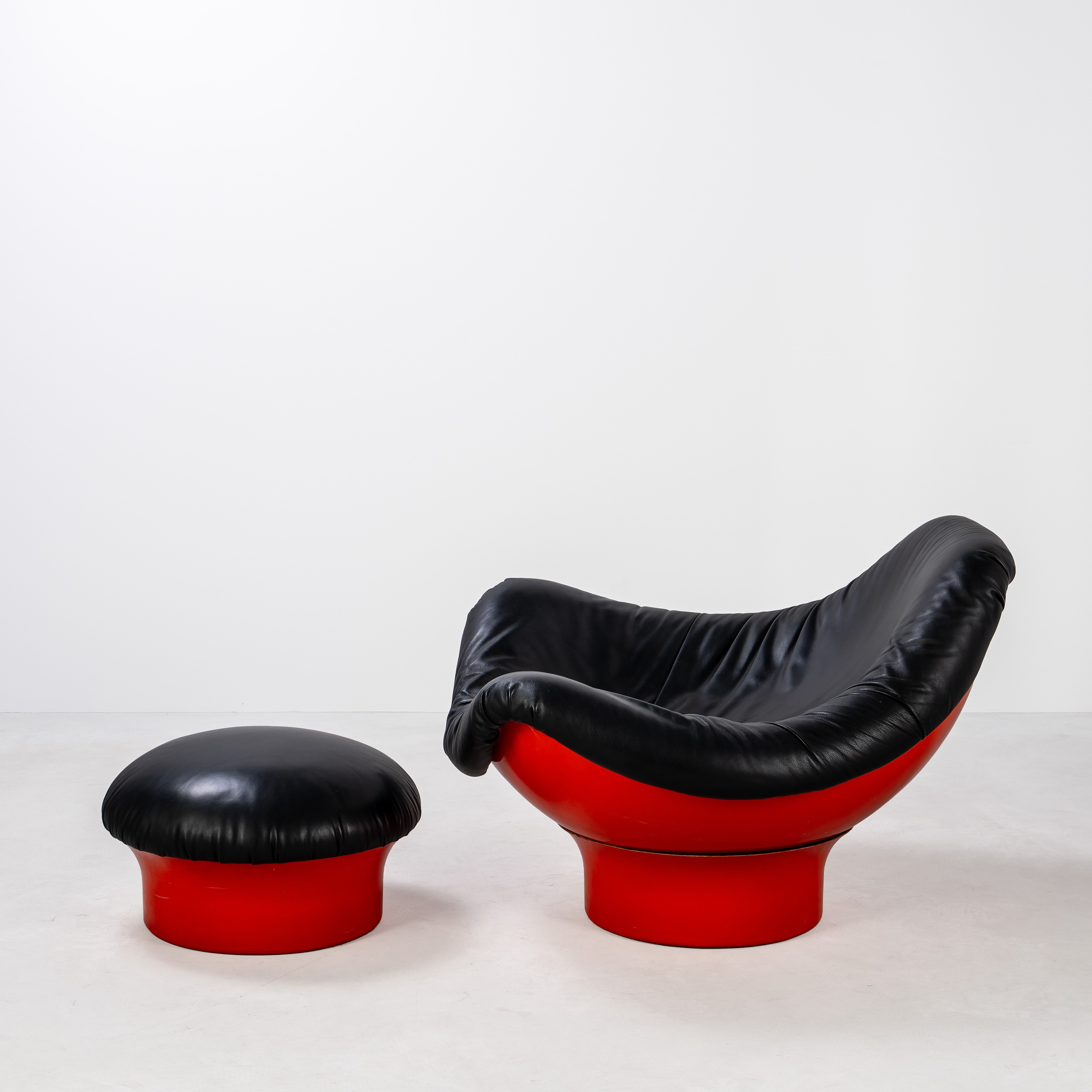 Mario Brunu, Poltrona con pouf “Rodica Chair”