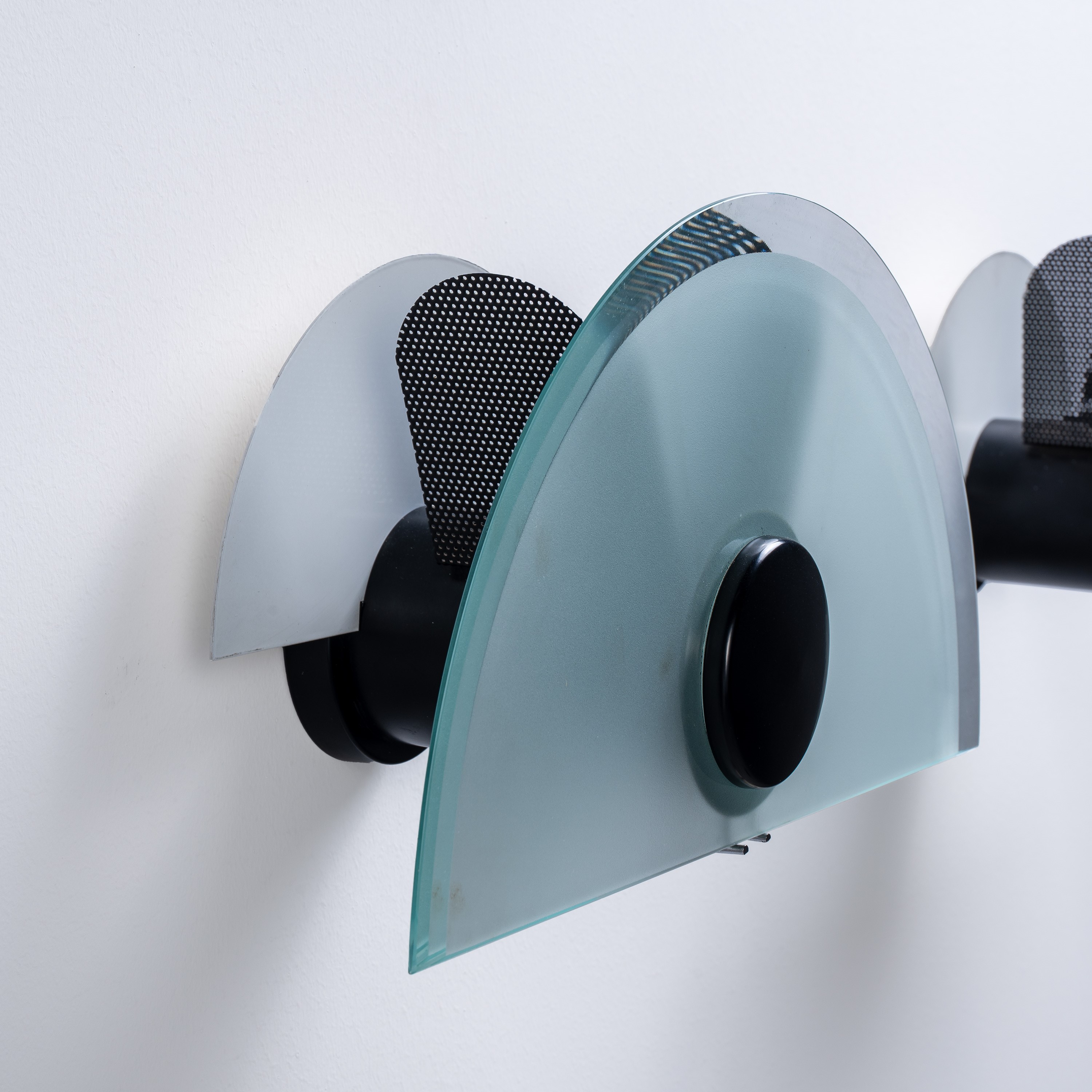 Coppia di applique, vetro e metallo