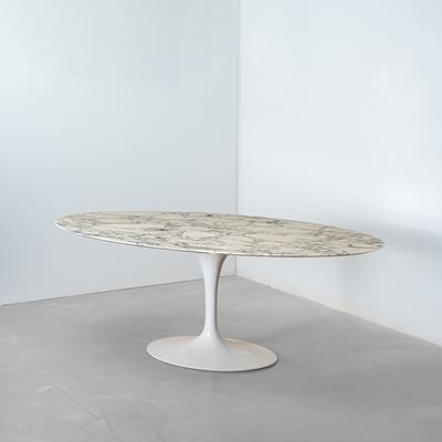Eero Saarinen, Tavolo Tulip in alluminio laccato e marmo Calacatta, Knoll Studio