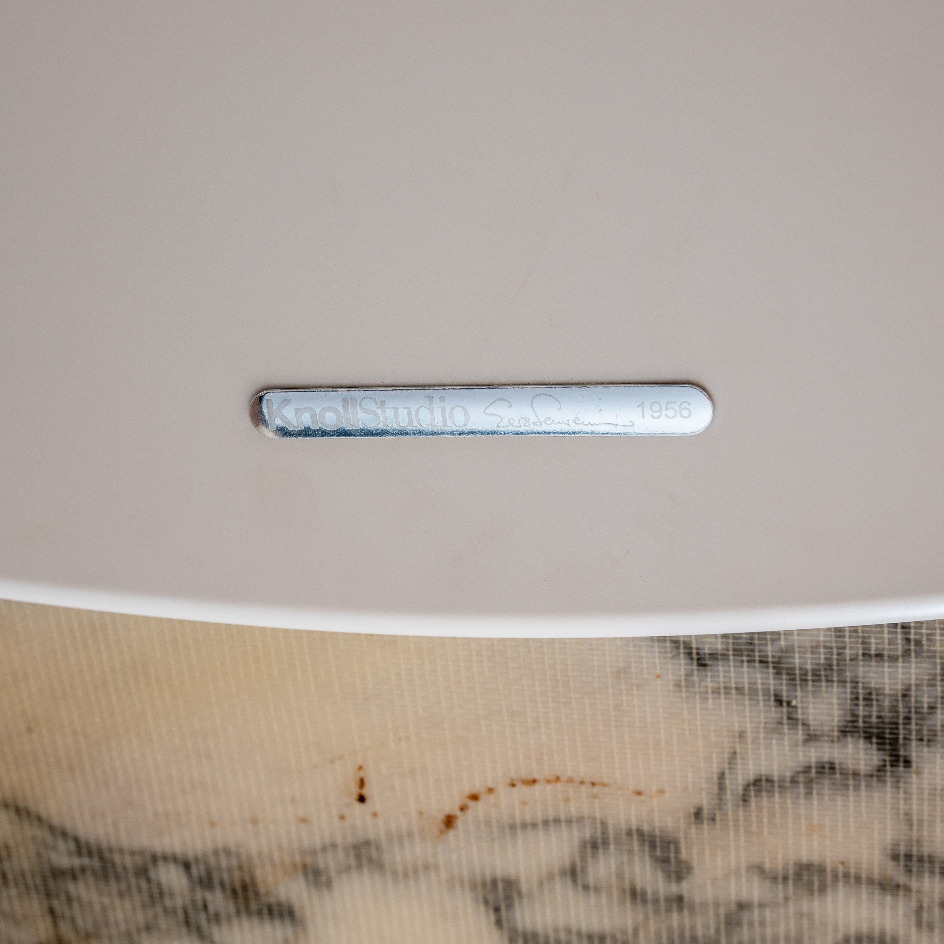 Eero Saarinen, Tavolo Tulip in alluminio laccato e marmo Calacatta, Knoll Studio