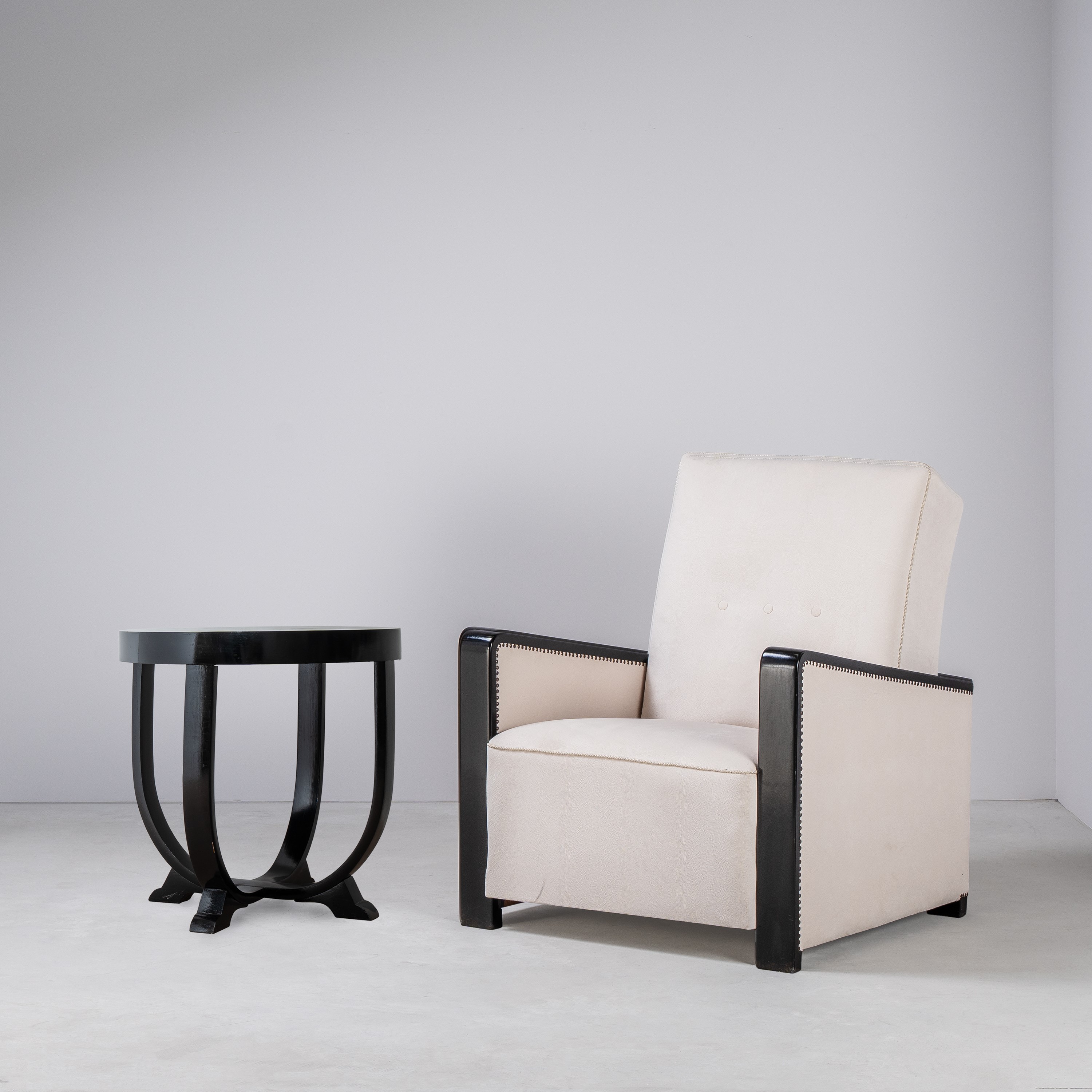 Arredamento Art Déco, Coppia di poltrone con tavolino