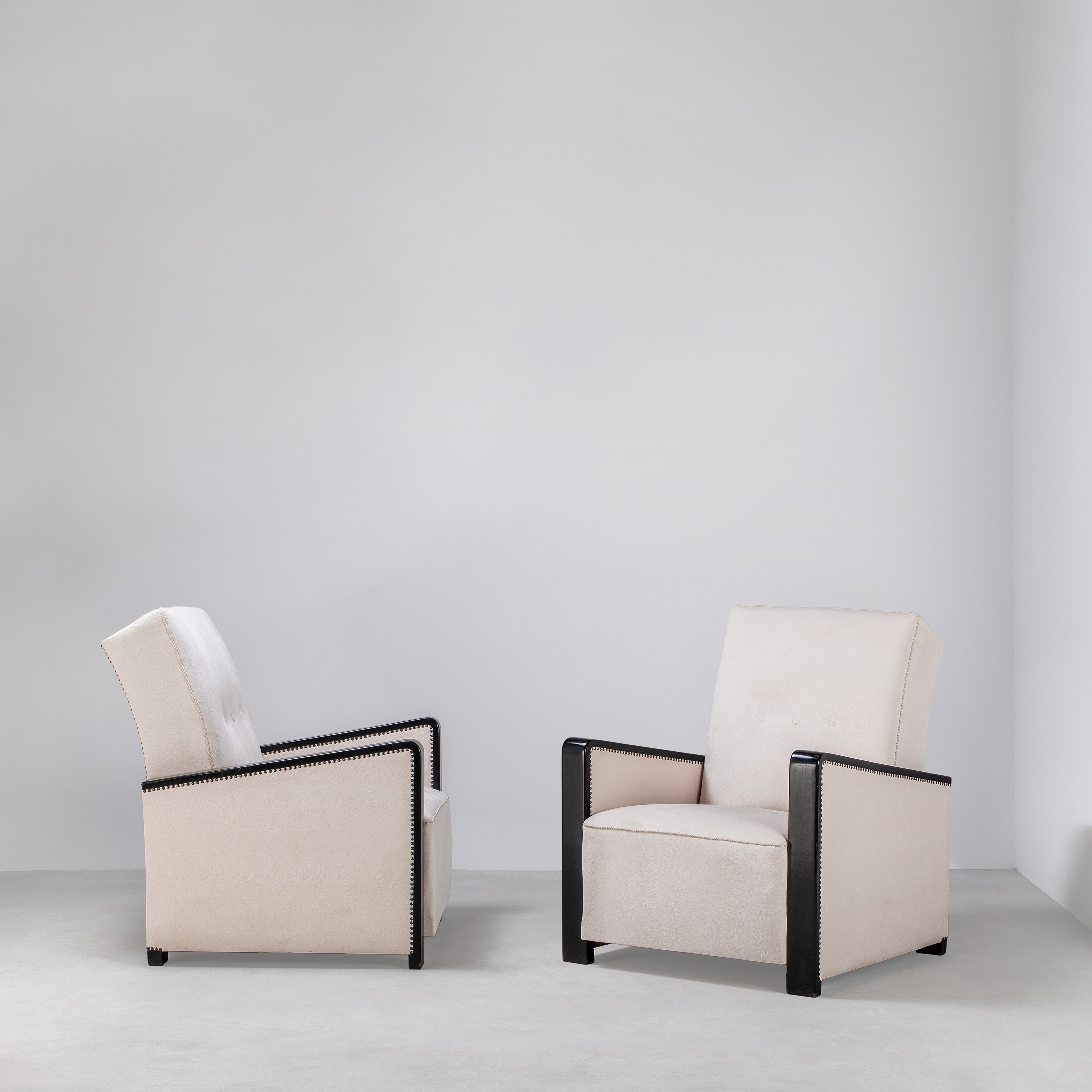 Arredamento Art Déco, Coppia di poltrone con tavolino