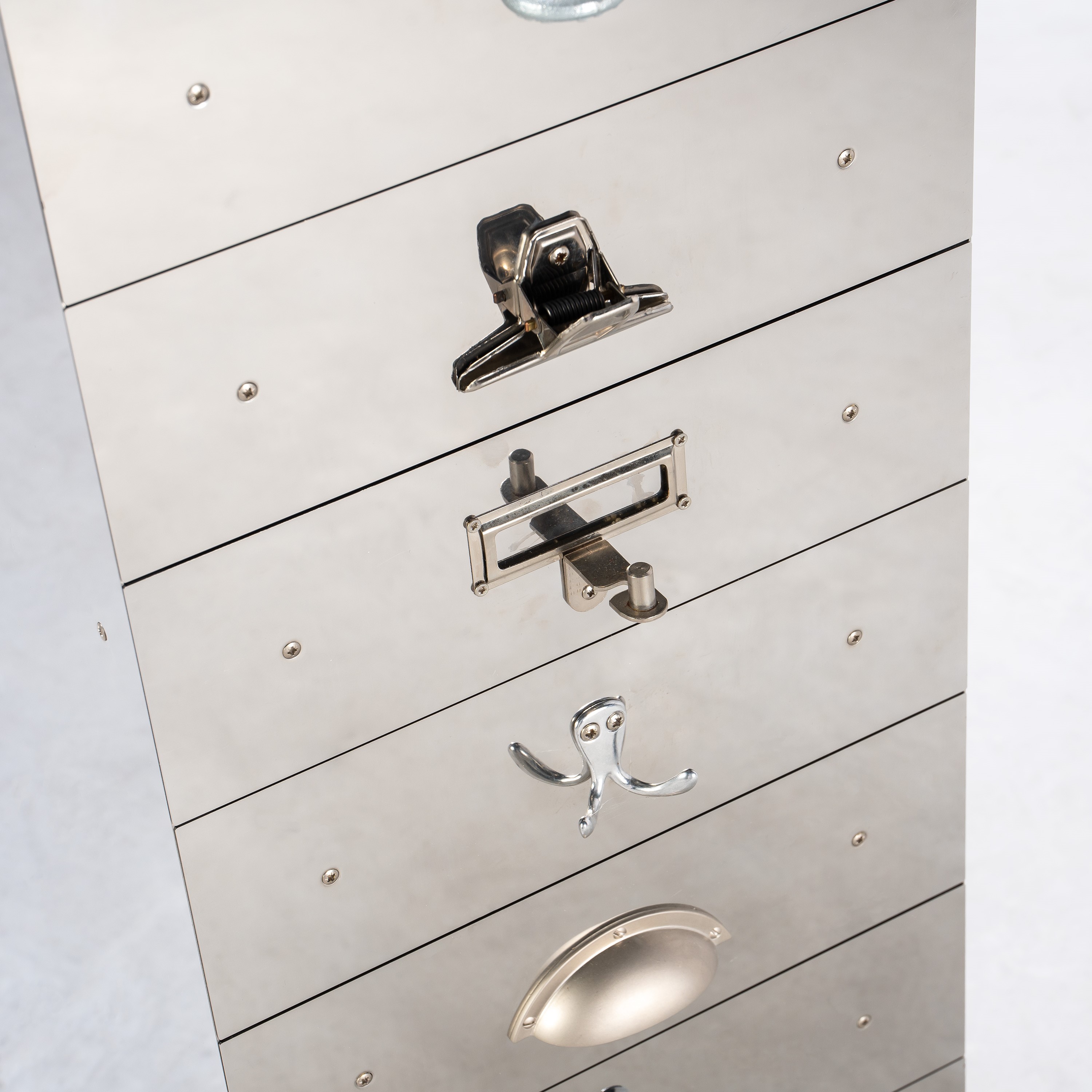 Borkenhagen, Cassettiera a 9 cassetti S43-2, acciaio inox e top in vetro nero con ruote
