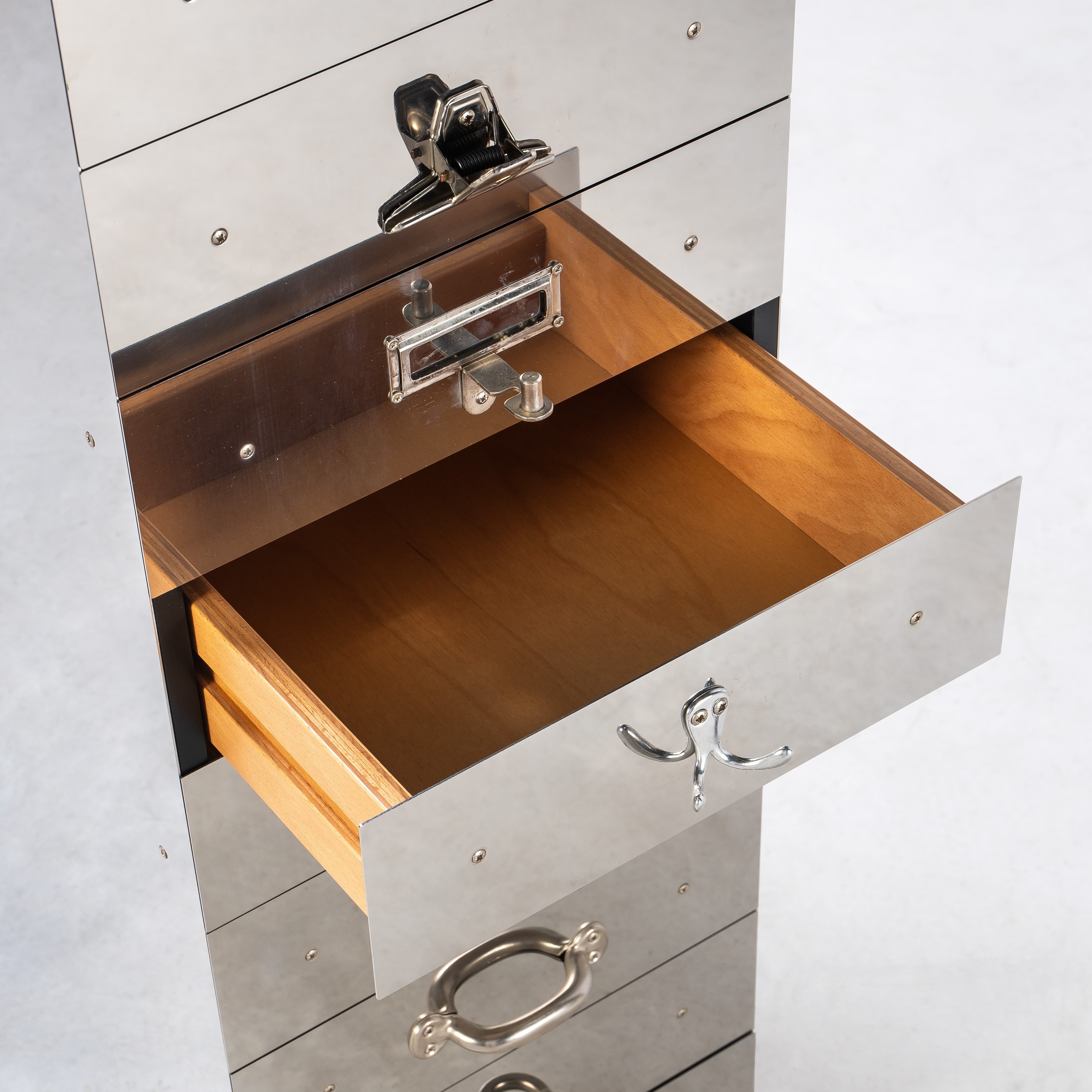 Borkenhagen, Cassettiera a 9 cassetti S43-2, acciaio inox e top in vetro nero con ruote