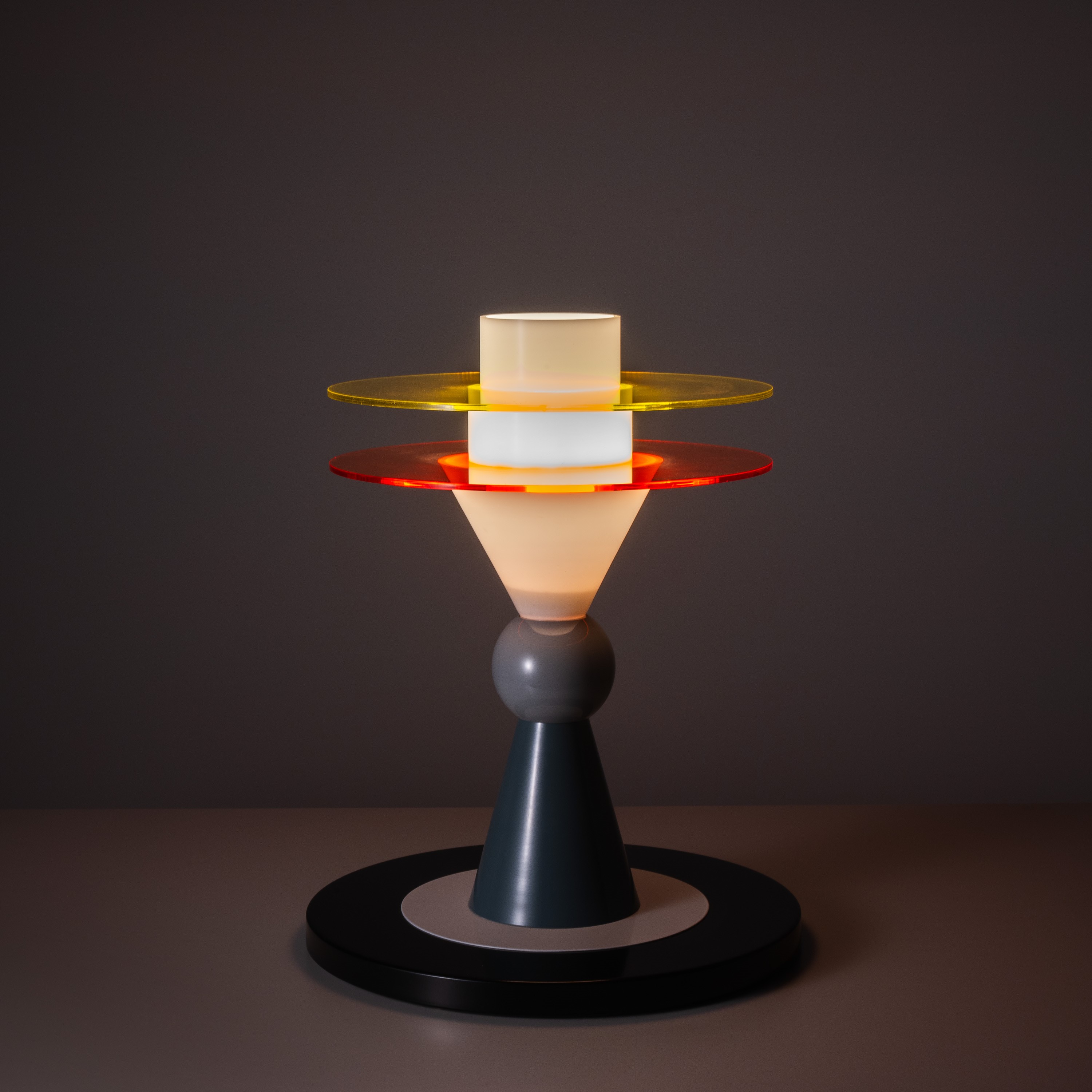 Ettore Sottsass, Lampada da tavolo Bay, produzione Memphis Milano