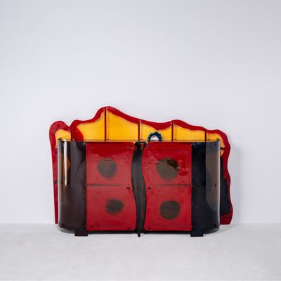 Gaetano Pesce, Credenza a due ante “Nobody’s Pefect”, resina