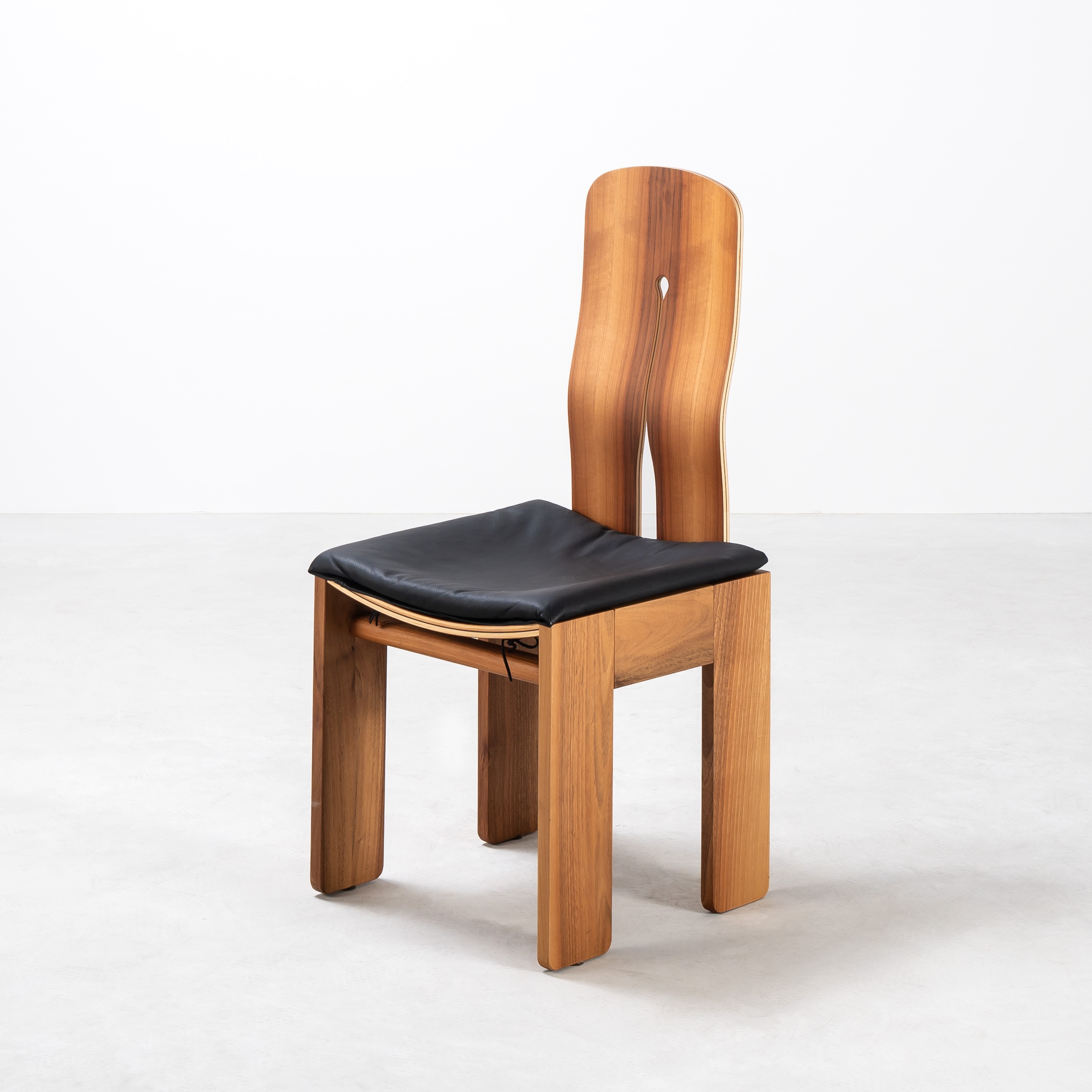 Carlo Scarpa, Quattro sedie modello n. 1934/765