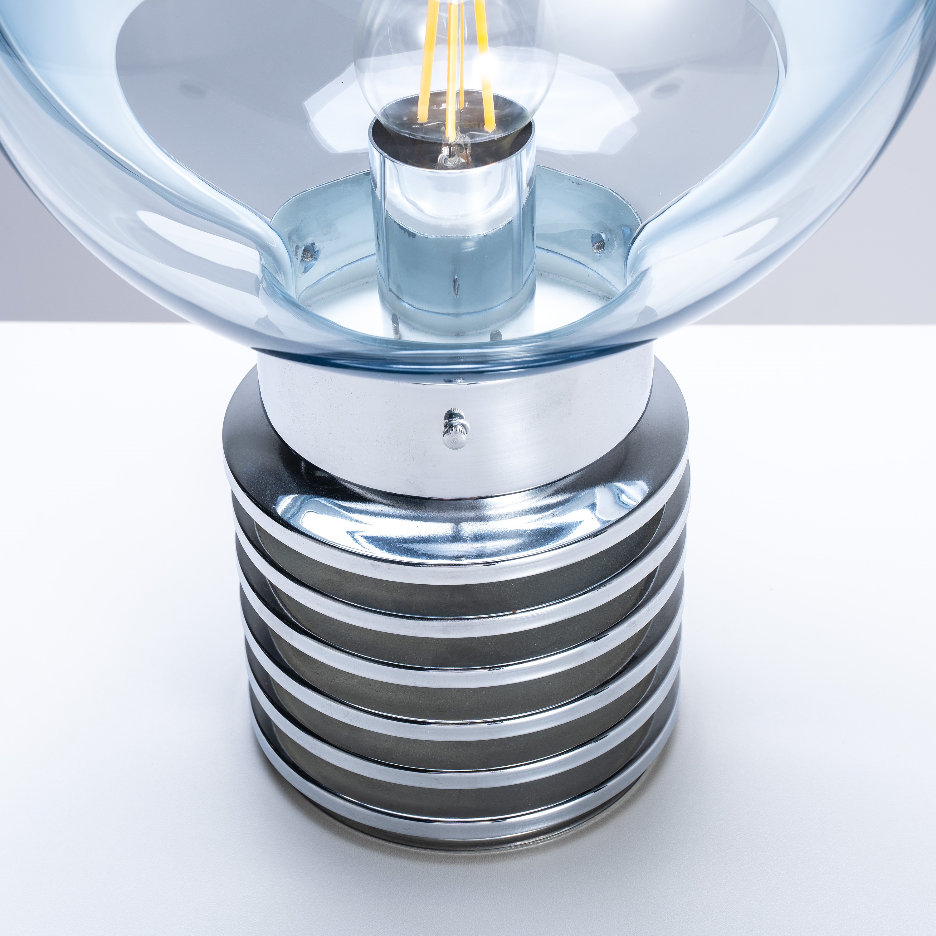 Lampada da tavolo “Membrane”, metallo cromato e vetro