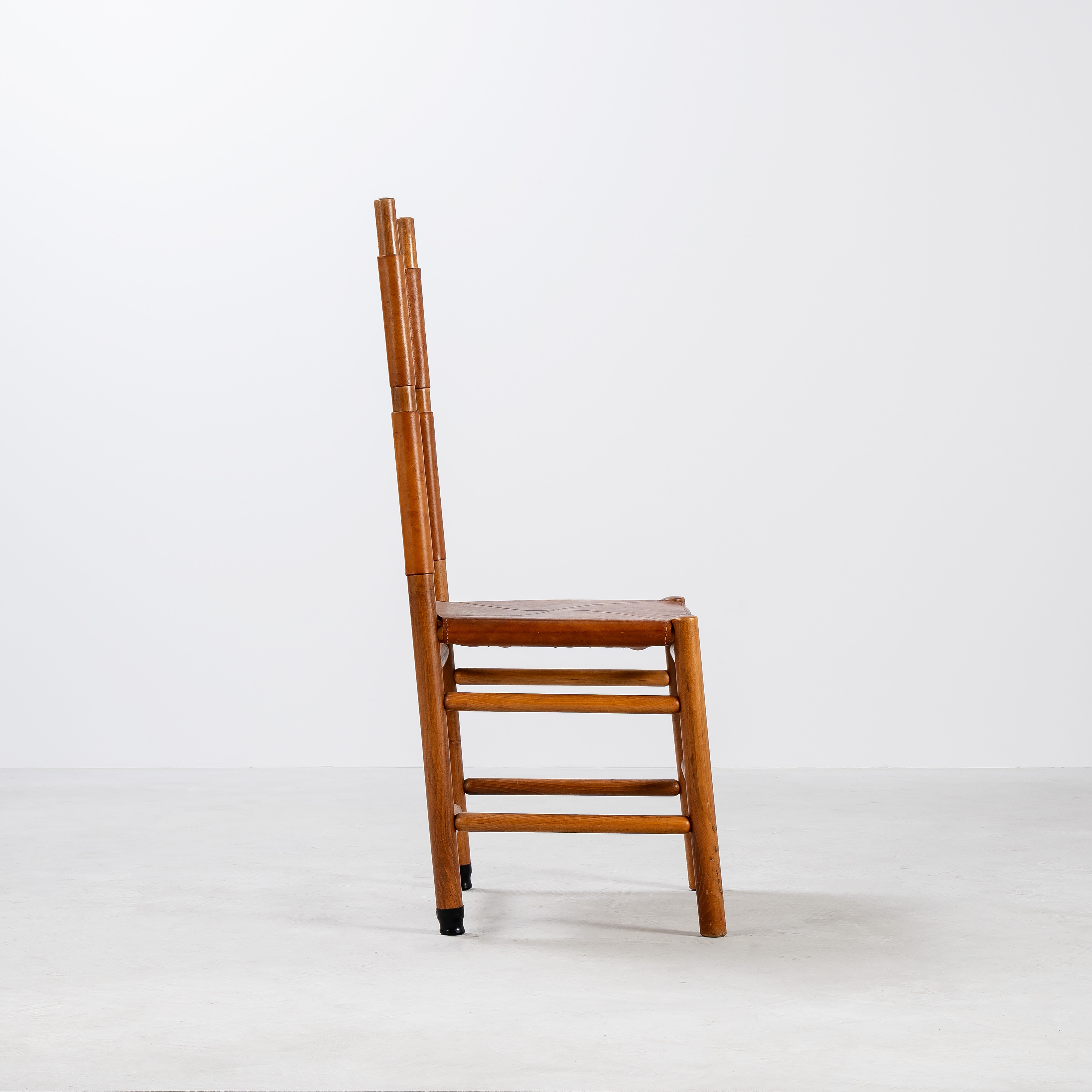 Carlo Scarpa, Quattro sedie Kentucky, legno e cuoio