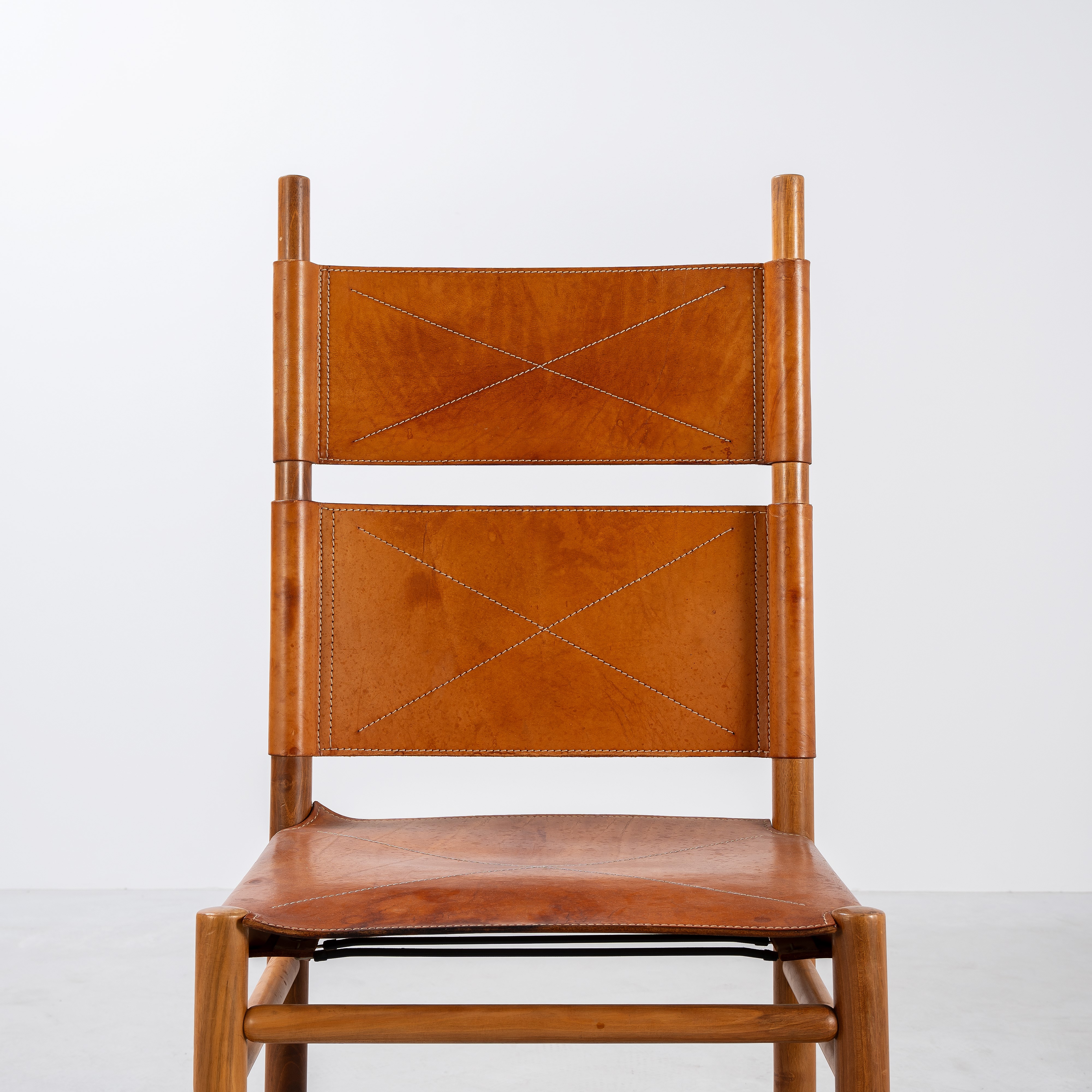 Carlo Scarpa, Quattro sedie Kentucky, legno e cuoio