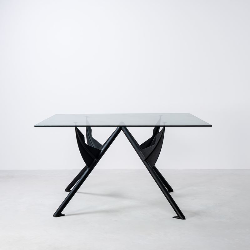 Philippe Starck, Tavolo quadrato President M, acciaio smaltato e vetro