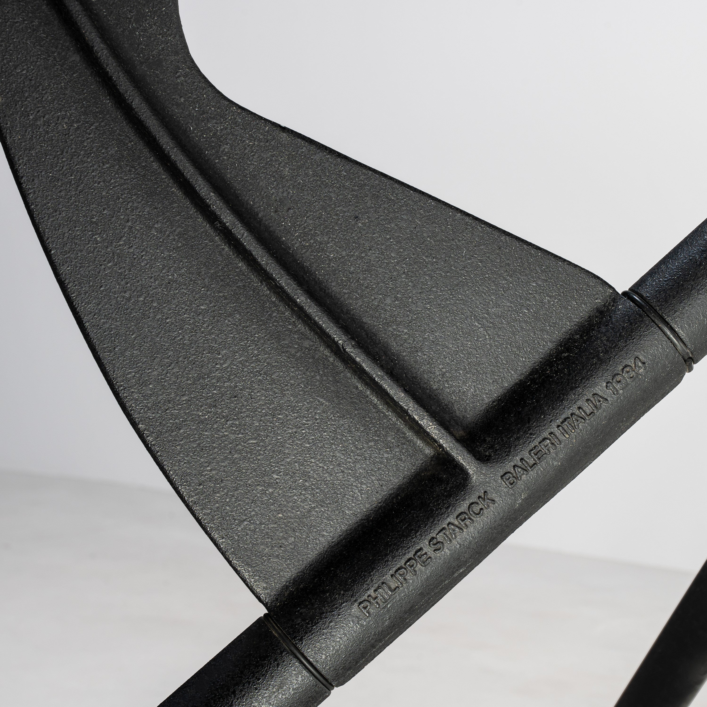 Philippe Starck, Tavolo quadrato President M, acciaio smaltato e vetro