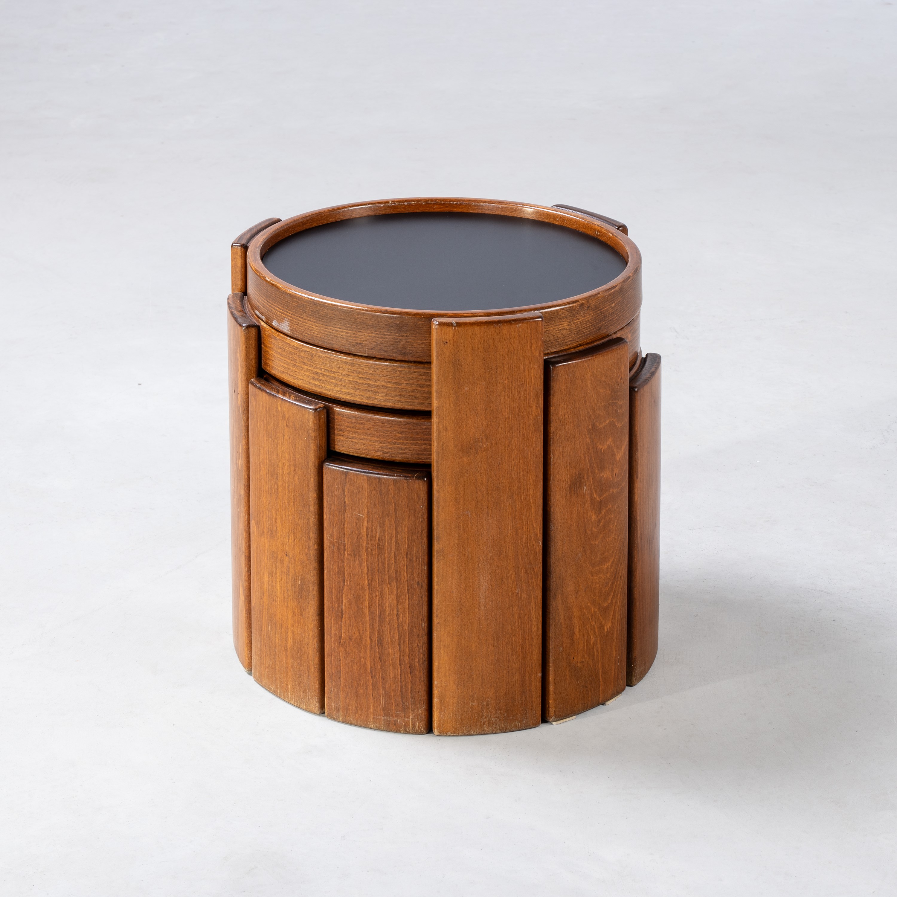 Gianfranco Frattini, Quattro tavolini impilabili, legno