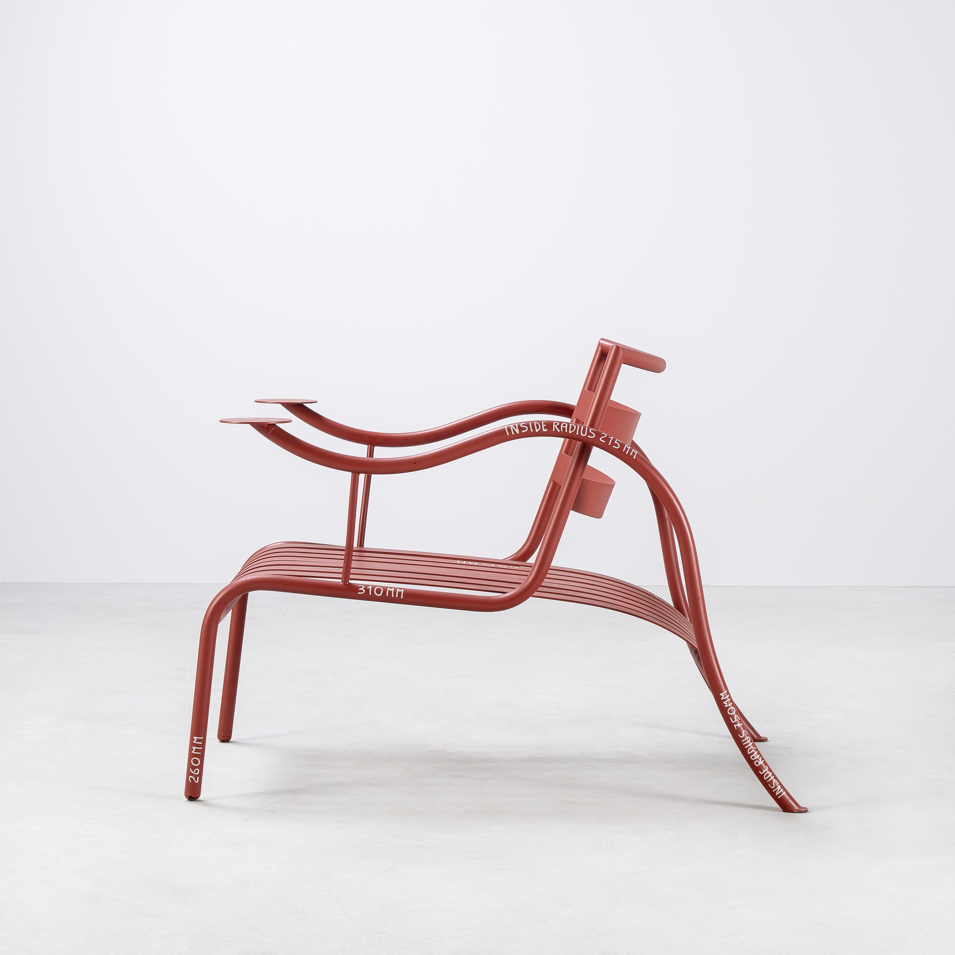 Jasper Morrison, Thinking Man's Chair — struttura in metallo verniciato