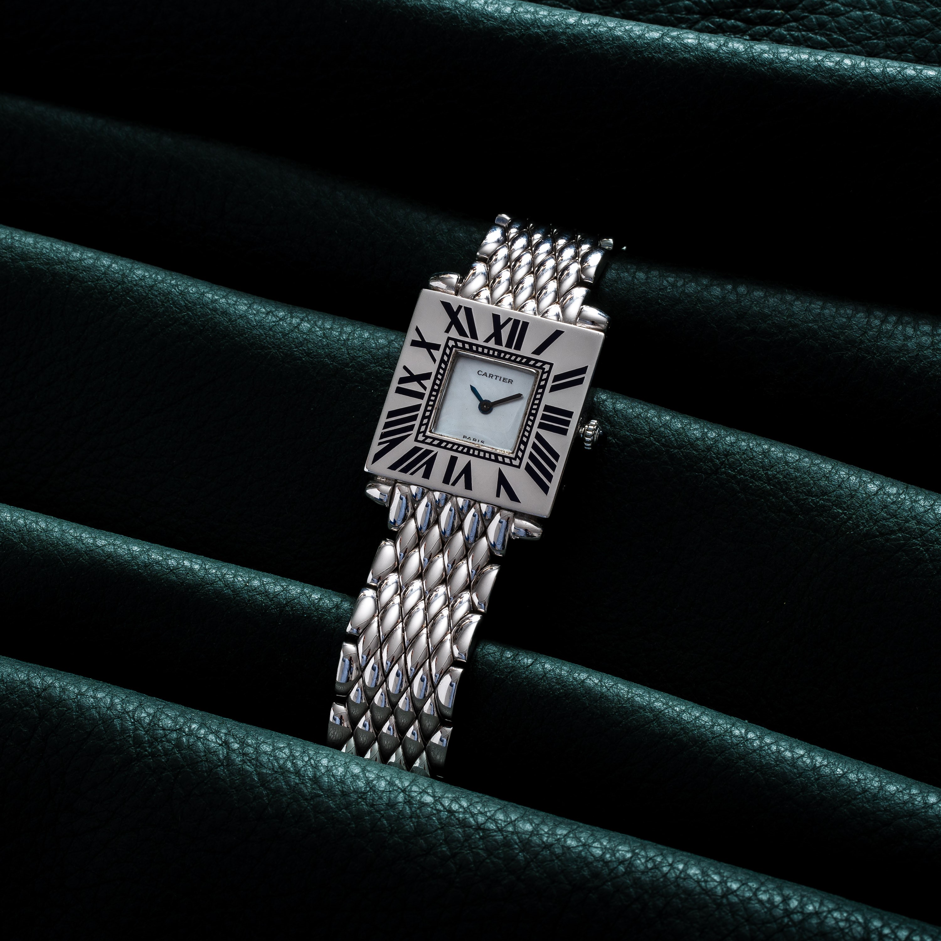 Cartier - Orologio Tank Obus “Quartz” in oro bianco 18 kt con quadrante in madreperla