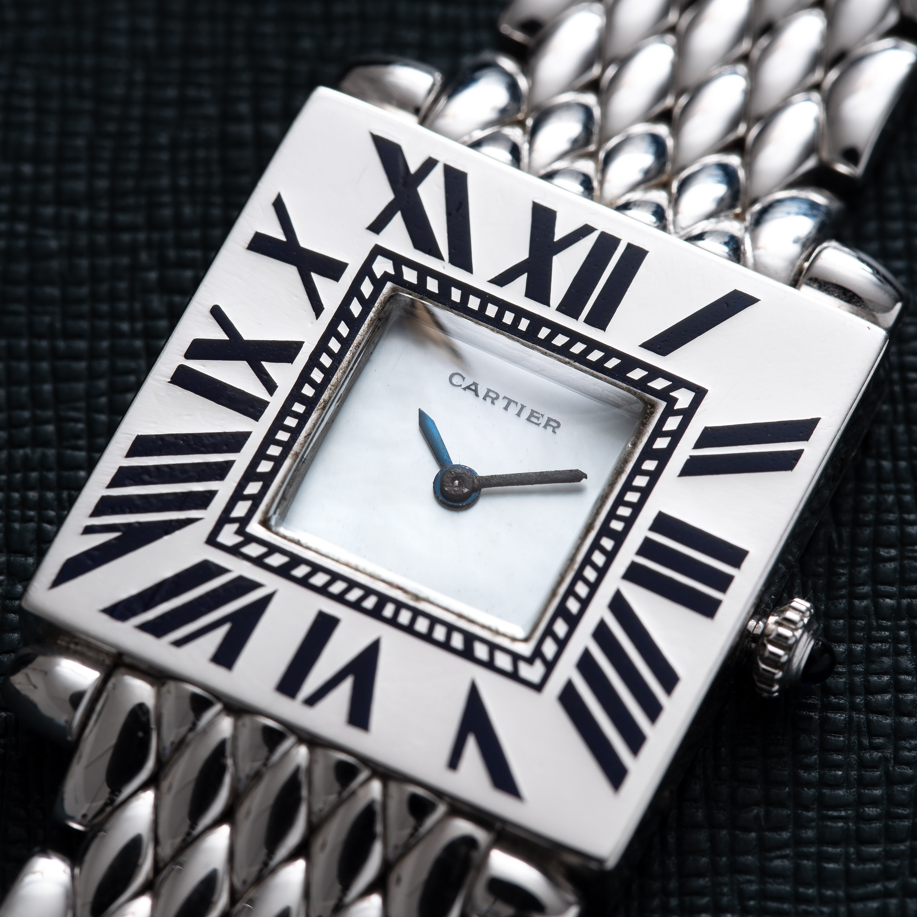 Cartier - Orologio Tank Obus “Quartz” in oro bianco 18 kt con quadrante in madreperla