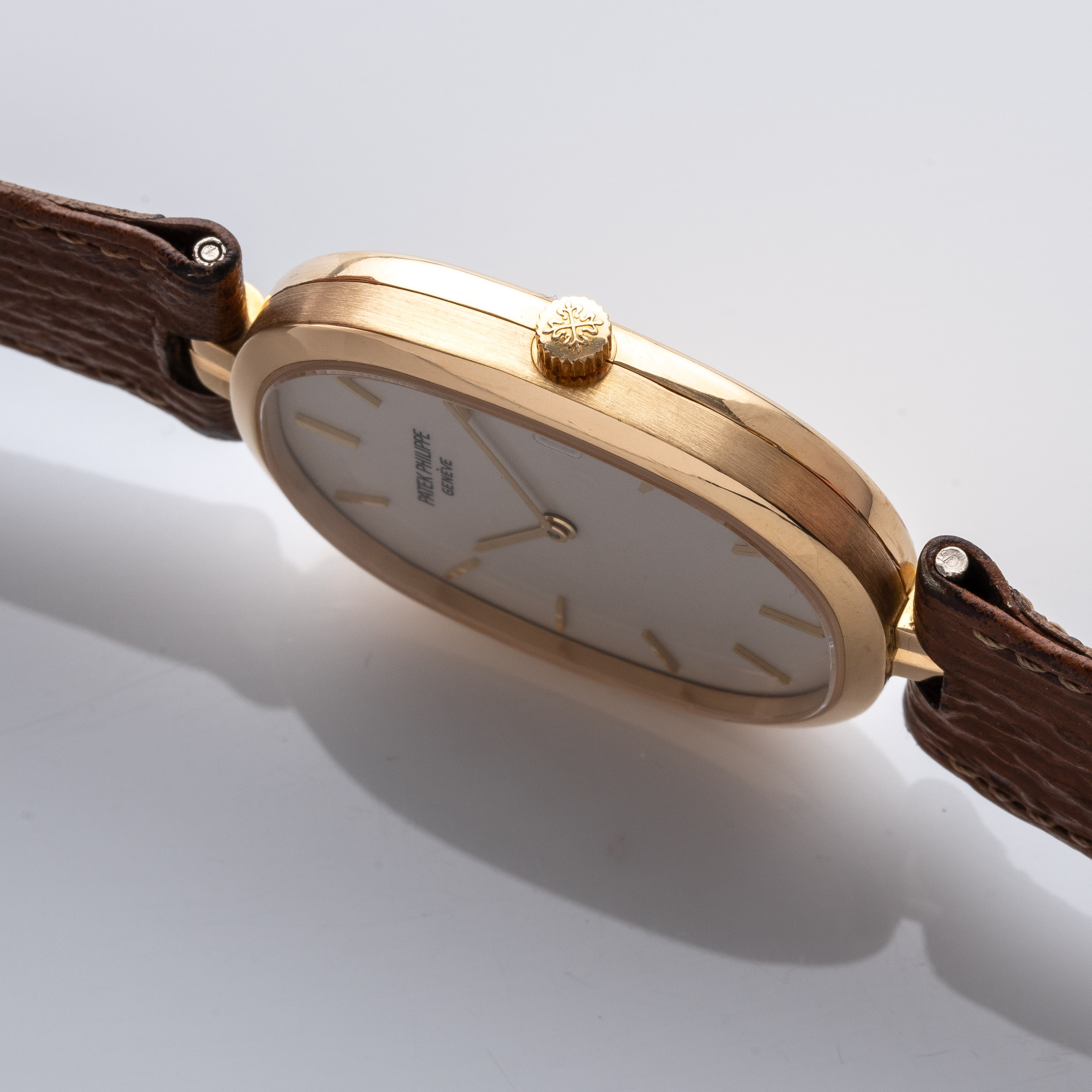 Patek Philippe - Ellipse — orologio solo tempo al quarzo in oro giallo 18 kt con datario a ore tr...