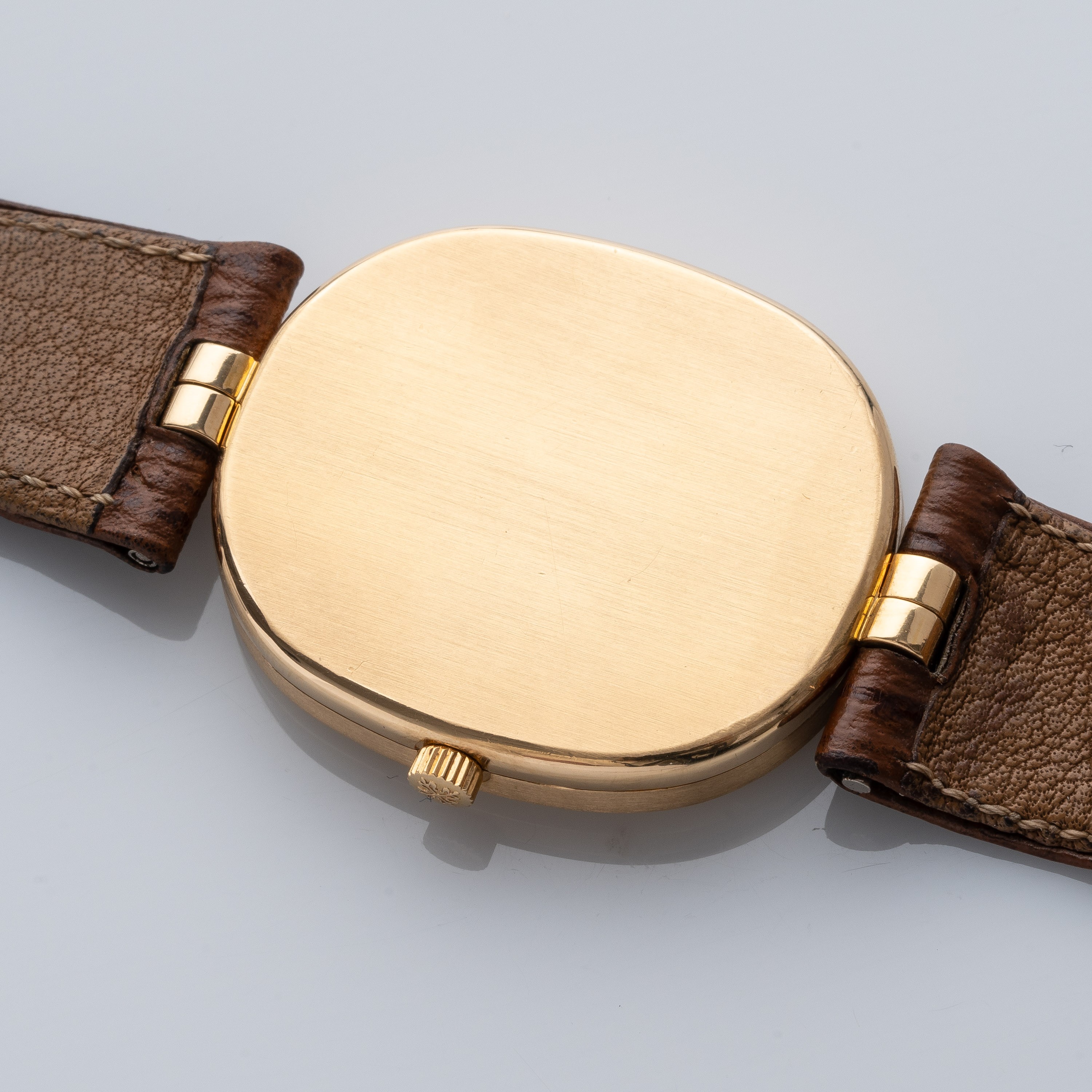 Patek Philippe - Ellipse — orologio solo tempo al quarzo in oro giallo 18 kt con datario a ore tr...