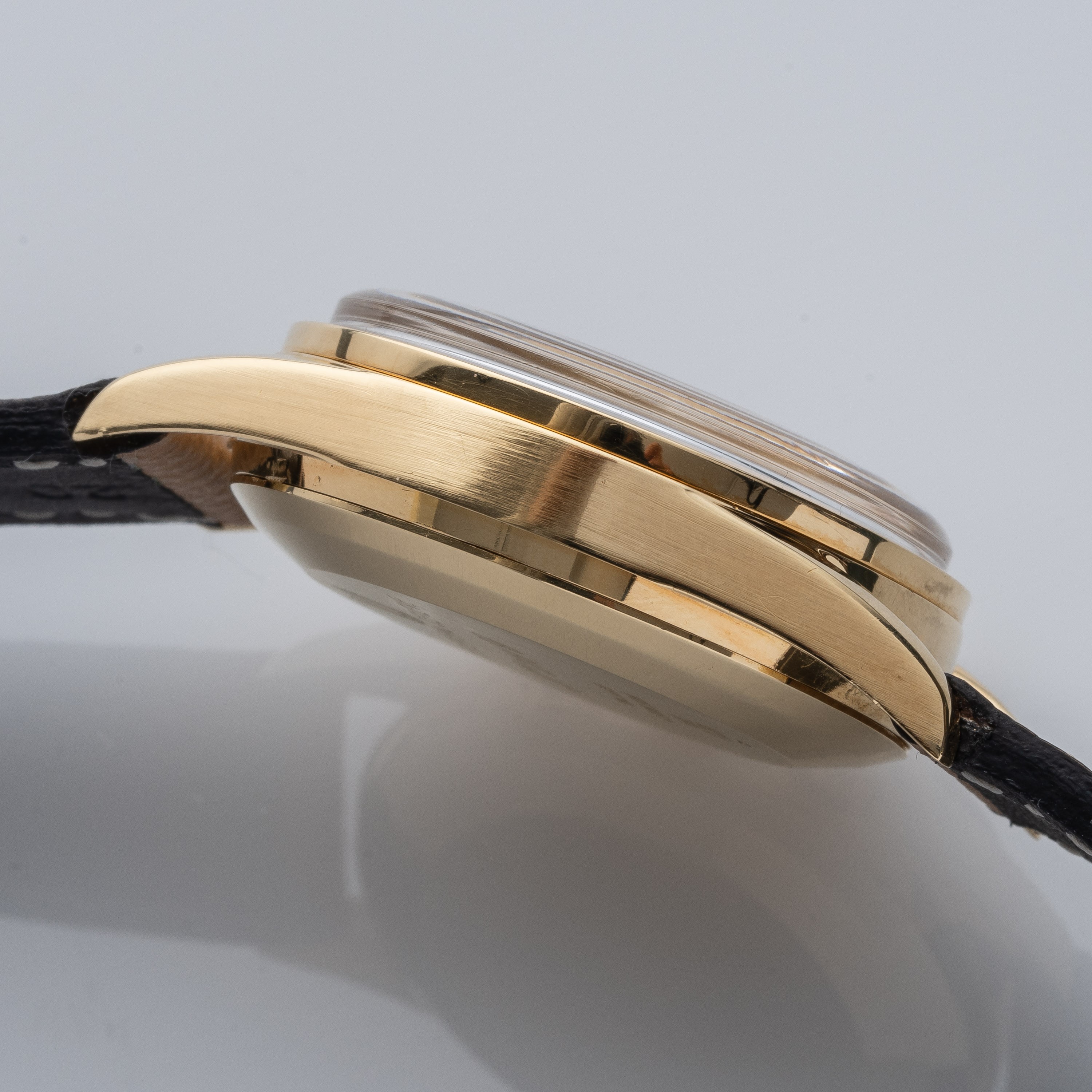 Universal Geneve - Compax cronografo manuale in oro giallo 18 kt con quadrante bianco a tre conta...