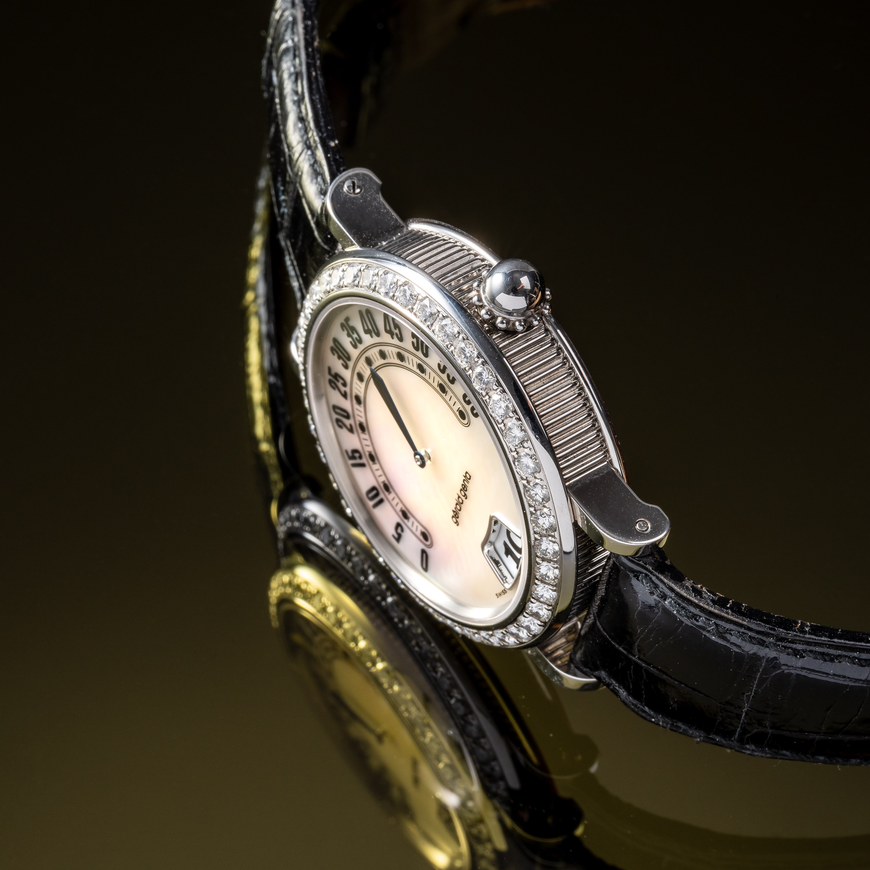 Gerald Genta - Retrogrado G3634, orologio in acciaio con quadrante in madreperla e ghiera in diam...