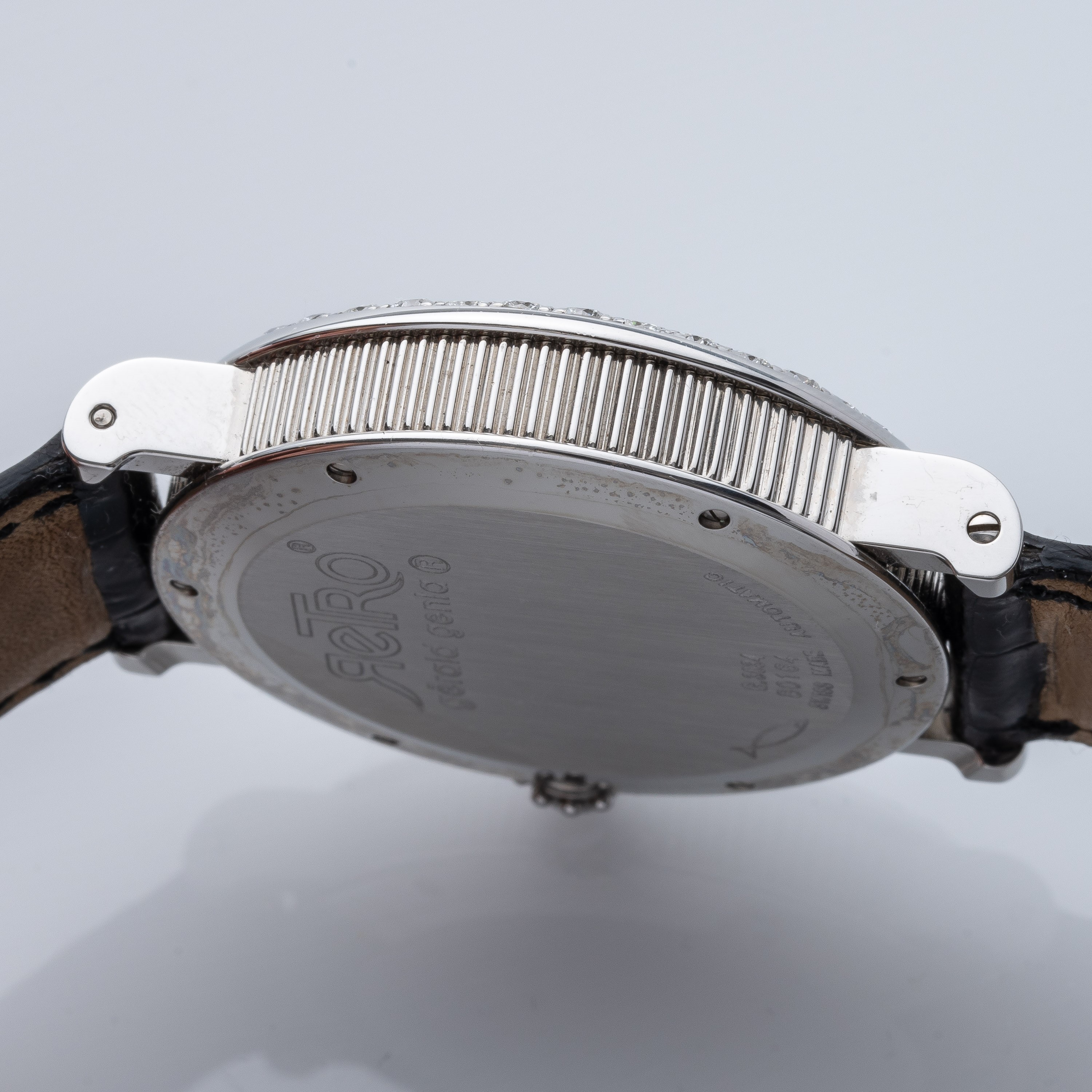 Gerald Genta - Retrogrado G3634, orologio in acciaio con quadrante in madreperla e ghiera in diam...