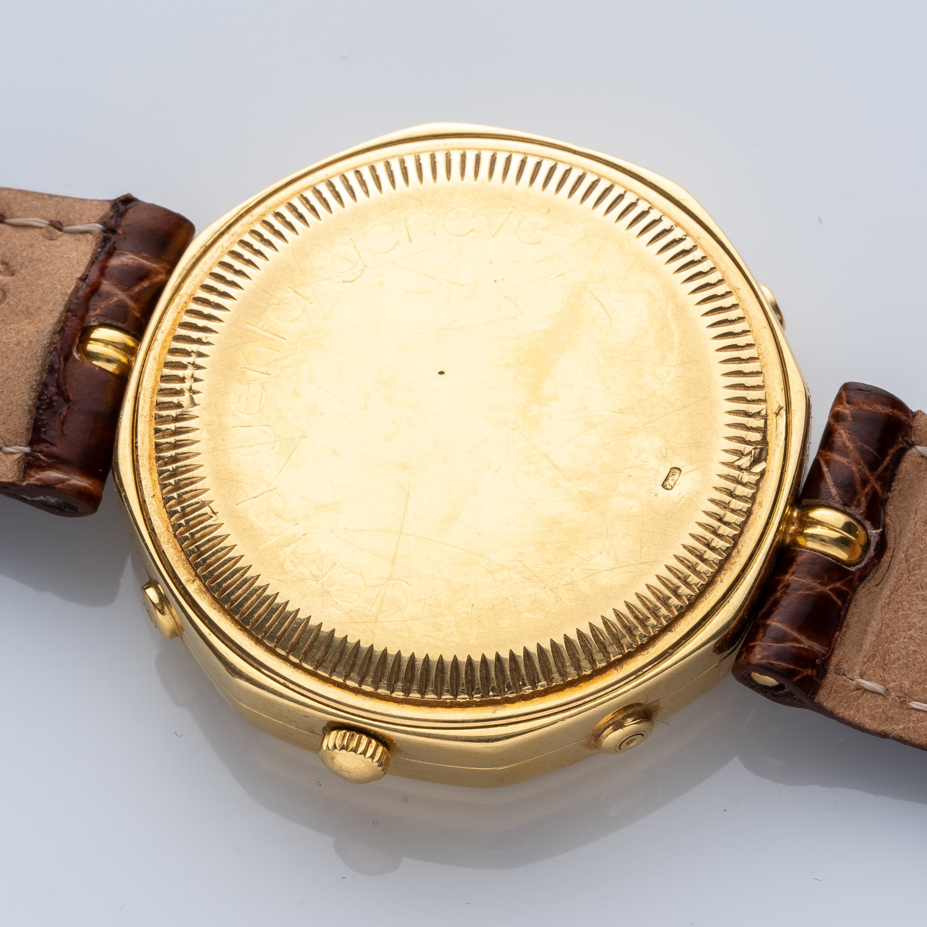 Gerald Genta - Four Time Zone, orologio al quarzo in oro giallo 18 kt con quattro fusi orari e ca...