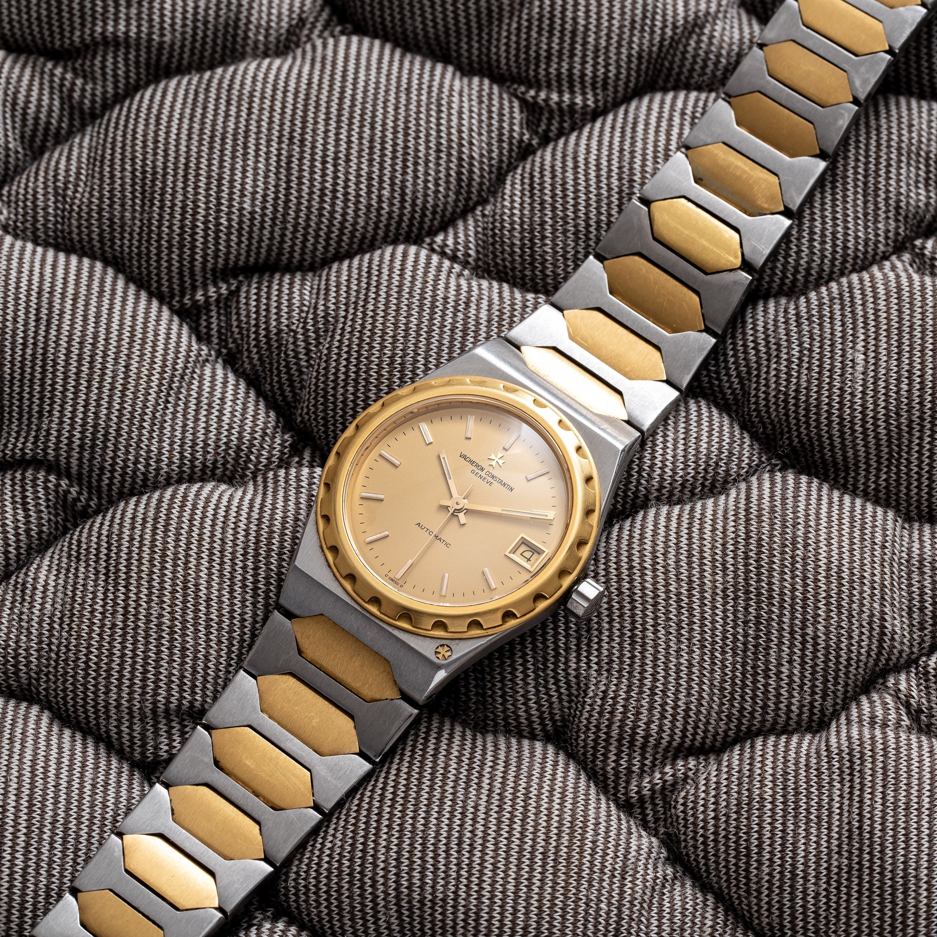 Vacheron Constantin - Overseas 222, orologio automatico in oro giallo 18 kt e acciaio con quadran...