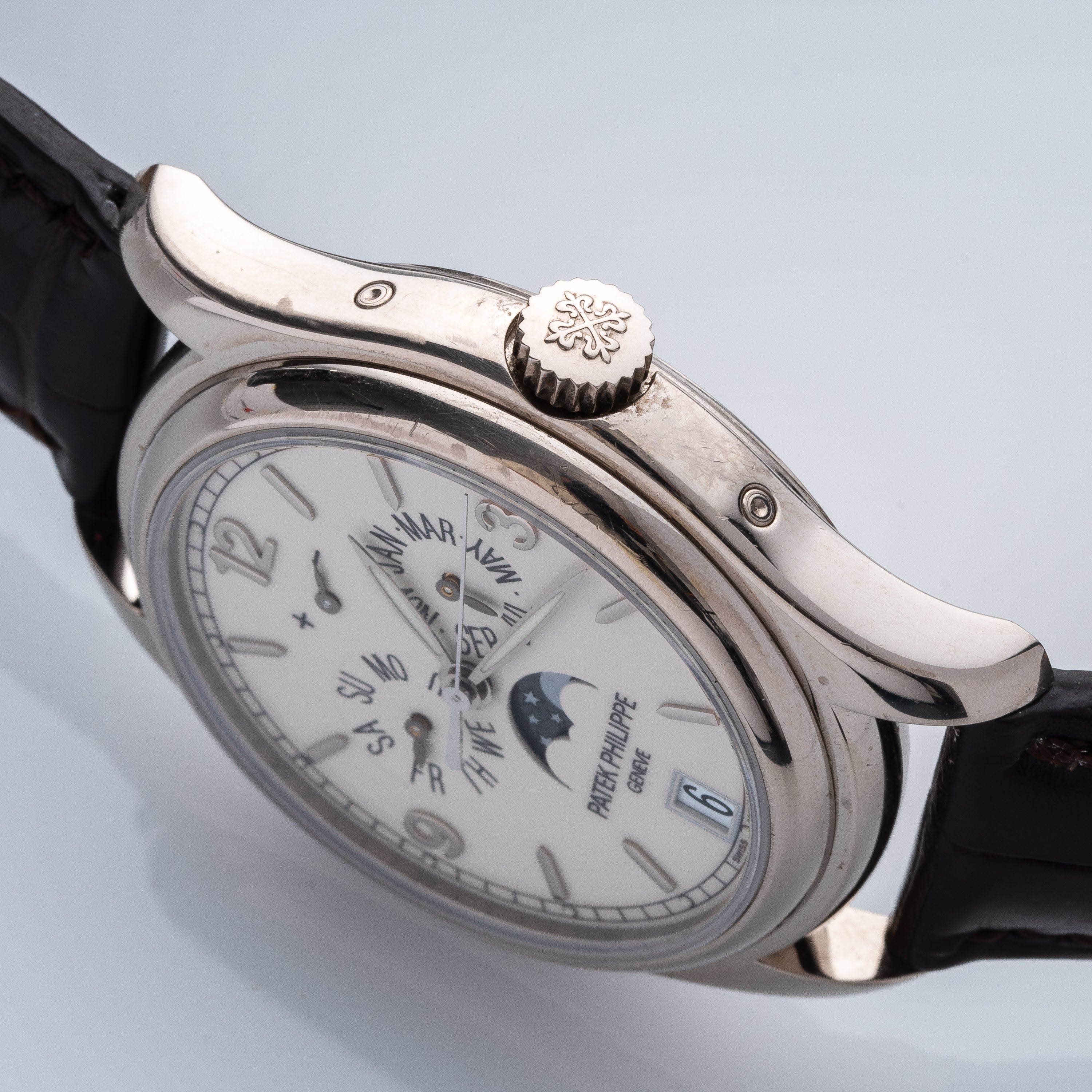 Patek Philippe - Calatrava Calendario Annuale 5146G-001, oro bianco 18 kt con quadrante bianco