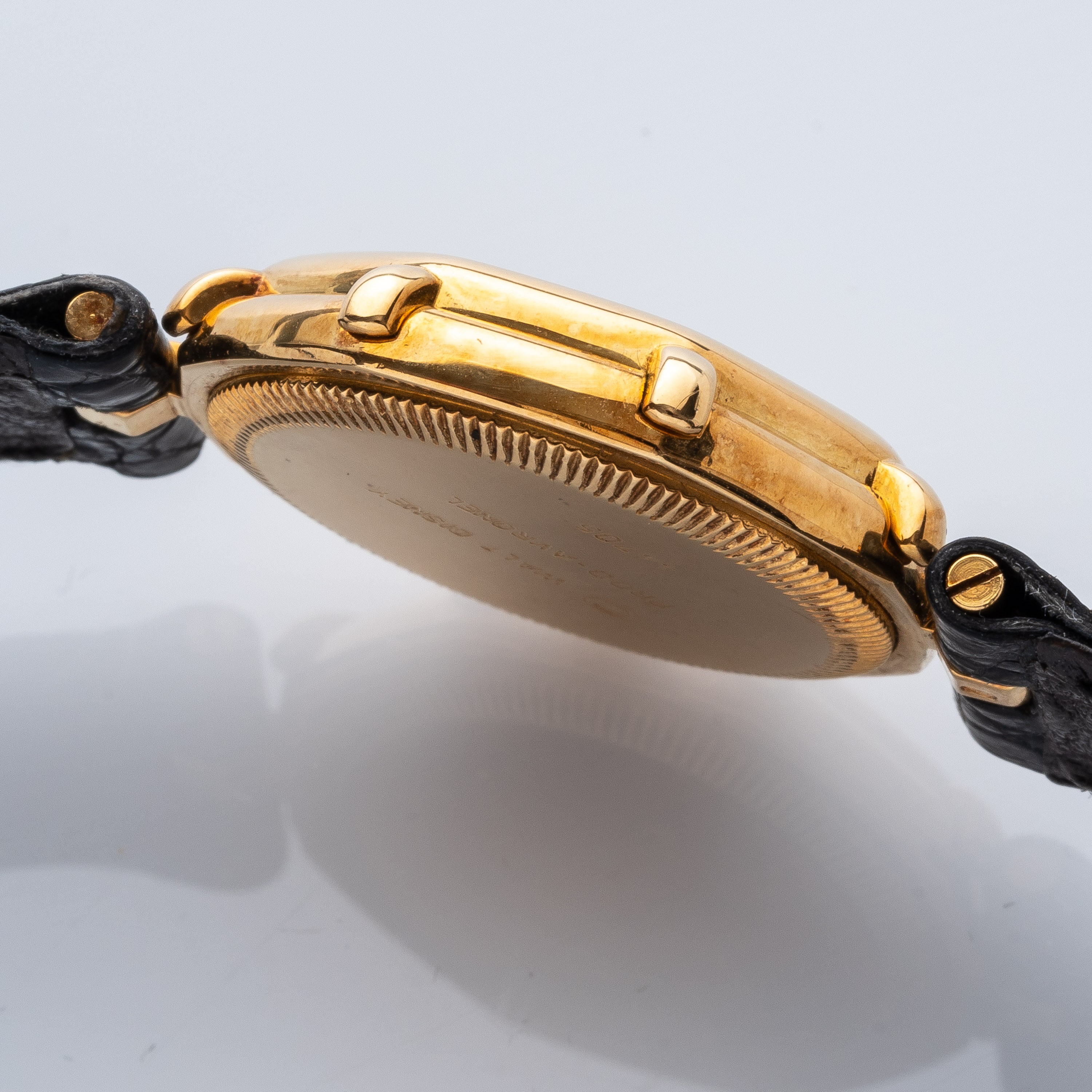 Gerald Genta - Mickey Mouse, orologio al quarzo in oro giallo 18 kt con quadrante in madreperla