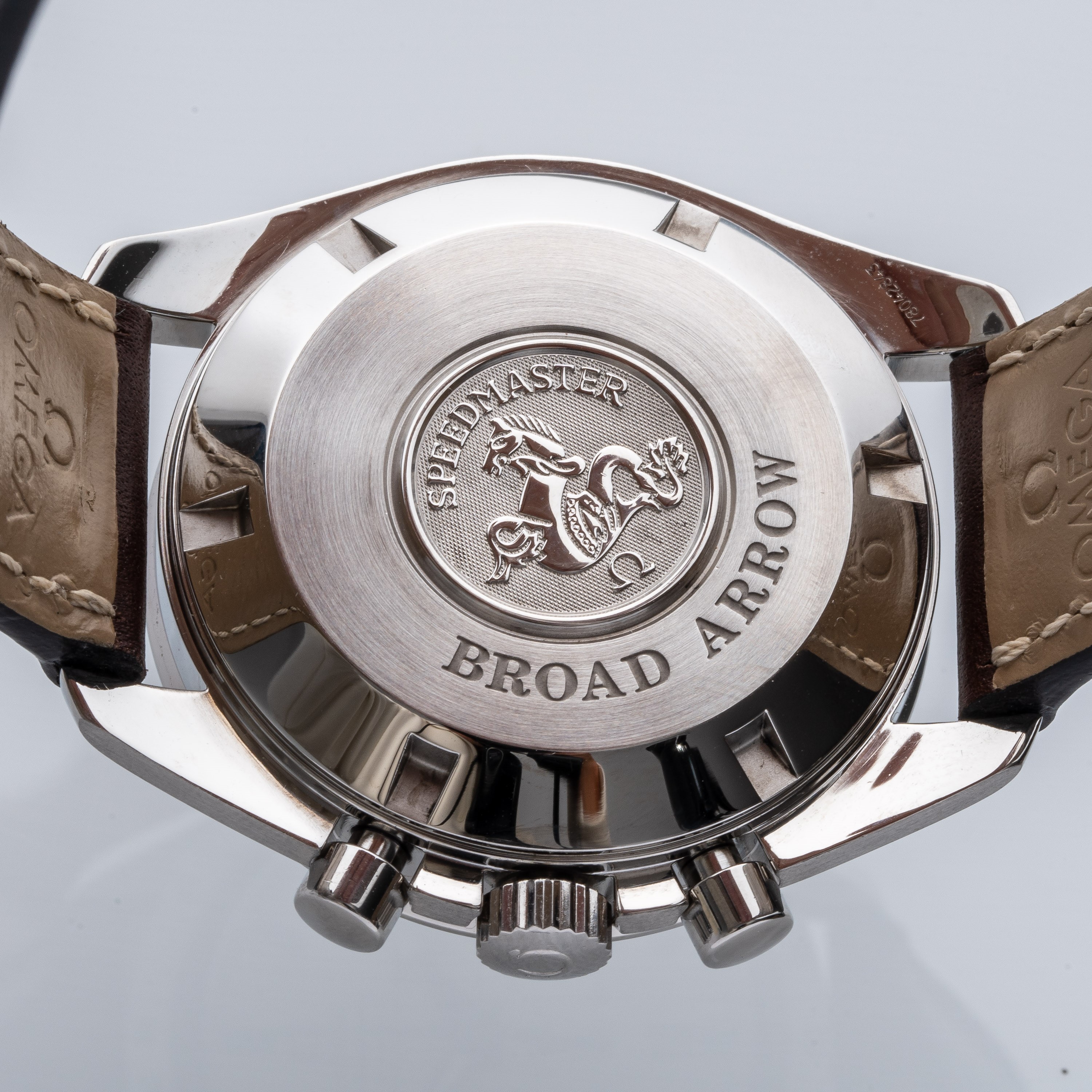 Omega - Speedmaster Automatic Broad Arrow, cronografo in acciaio con quadrante bianco
