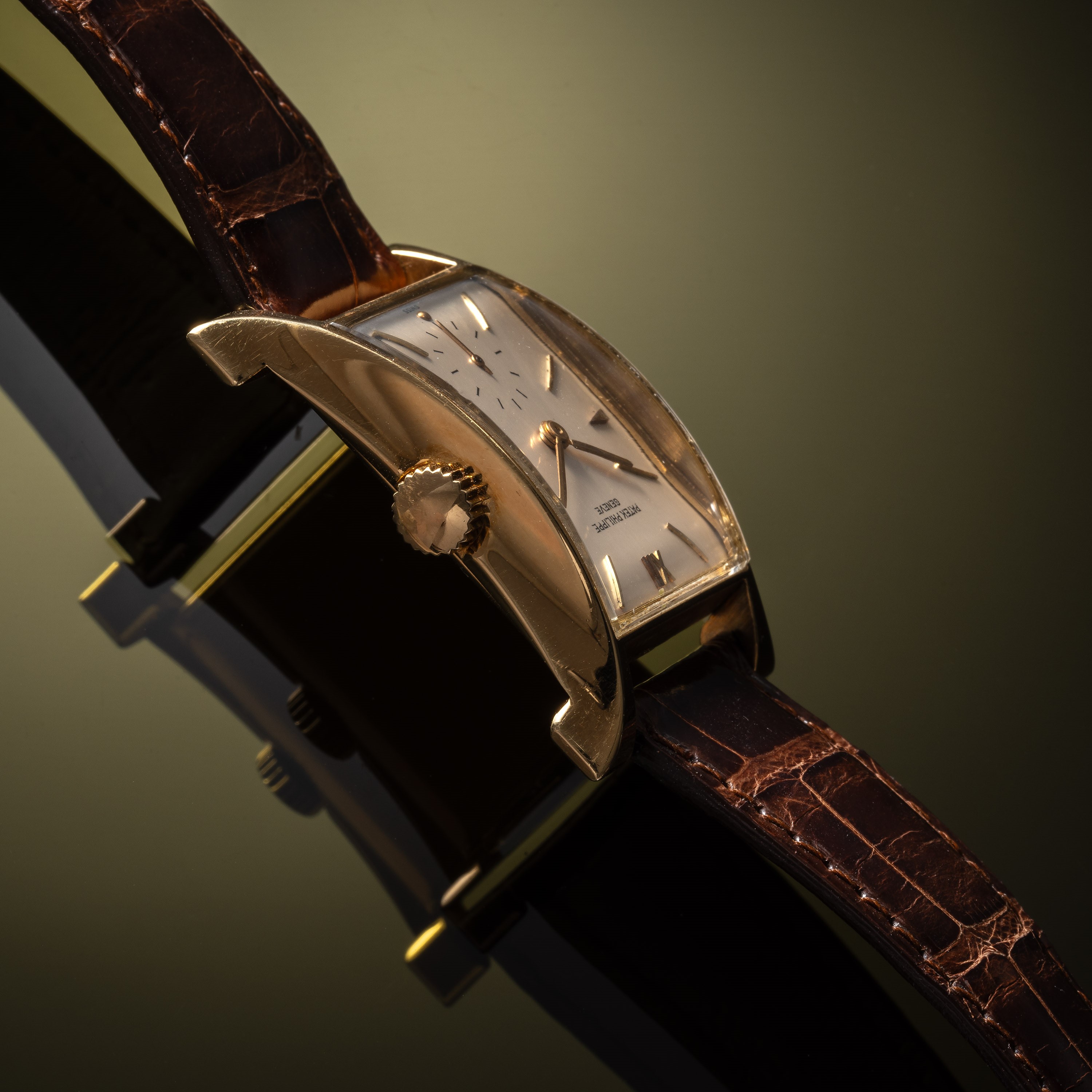 Patek Philippe - Pagoda (Pagonda) — orologio solo tempo in oro giallo 18 kt con piccoli secondi