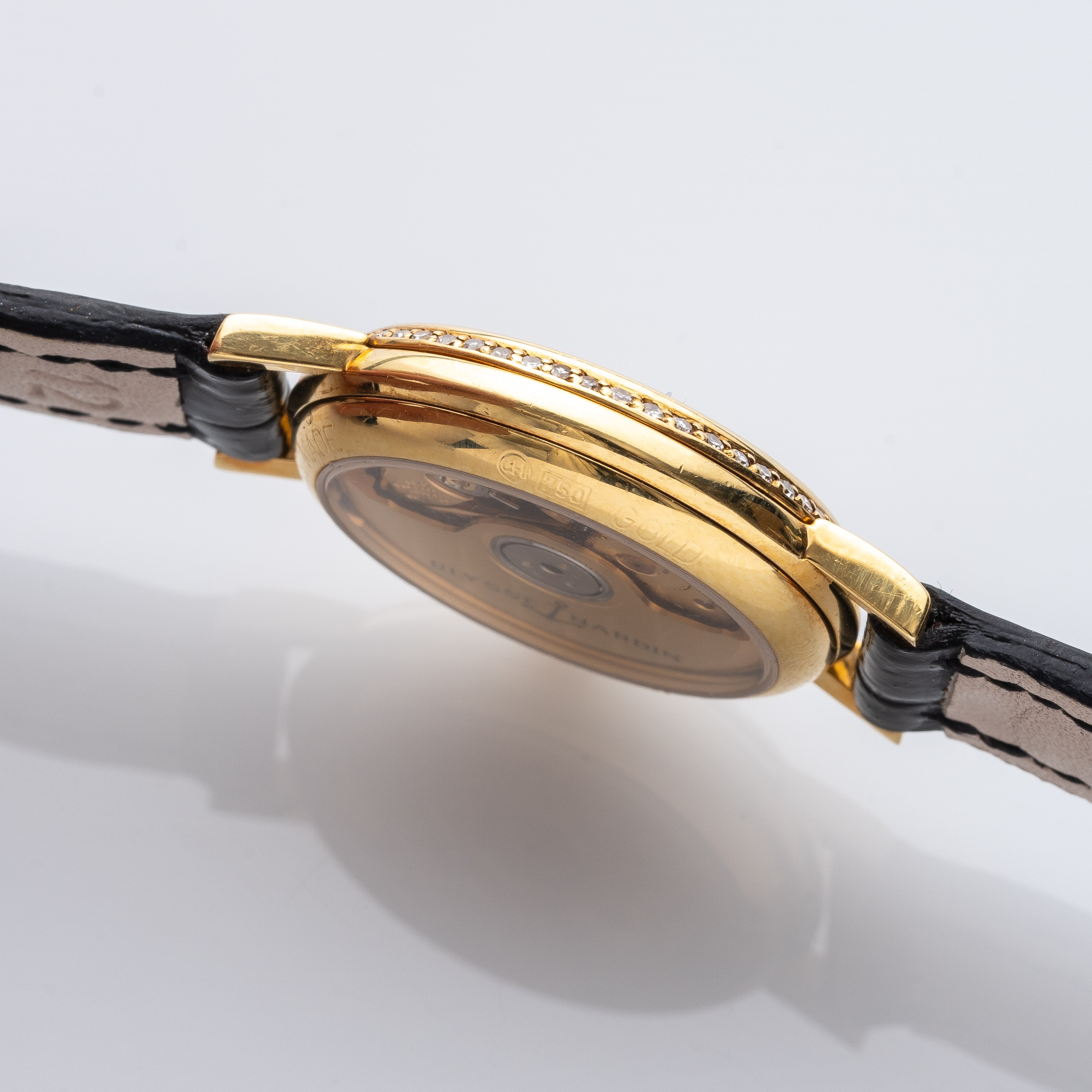Ulysse Nardin - Orologio da donna in oro giallo 18 kt con ghiera in diamanti e datario a ore tre