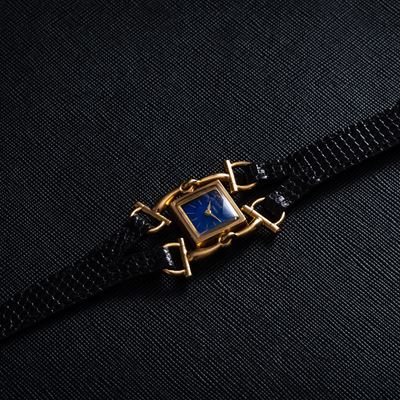 Orologio da polso “Fibbia” a carica manuale con cassa in oro giallo 18kt e quadrante in lapislazz...