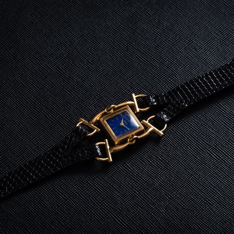 Gucci - Orologio da polso “Fibbia” a carica manuale con cassa in oro giallo 18kt e quadrante in l...
