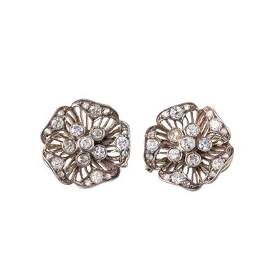 Orecchini, oro 18 kt e argento, a forma di fiore con diamanti taglio vecchio e taglio brillante