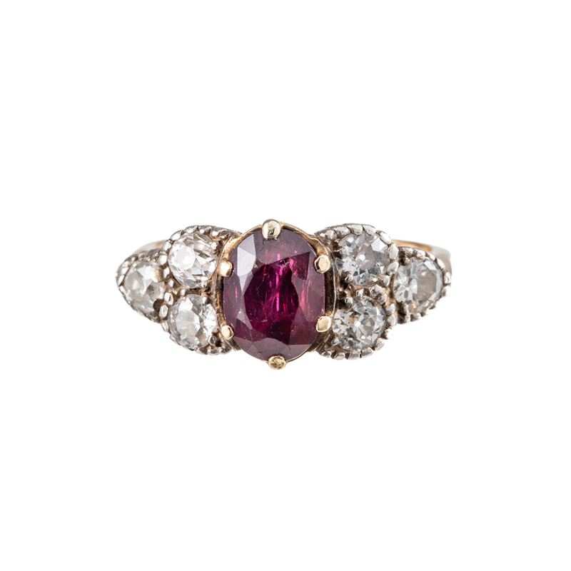 Anello in oro giallo 18 kt e argento con rubino e diamanti