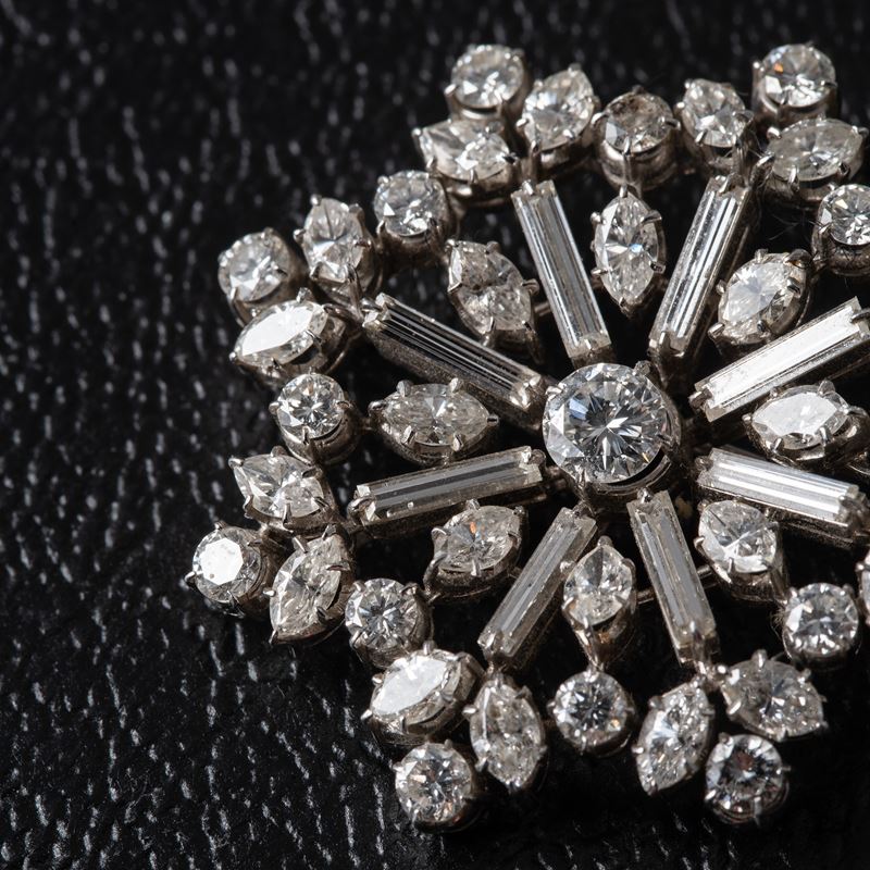Spilla a ciondolo in oro bianco 18 kt con diamanti