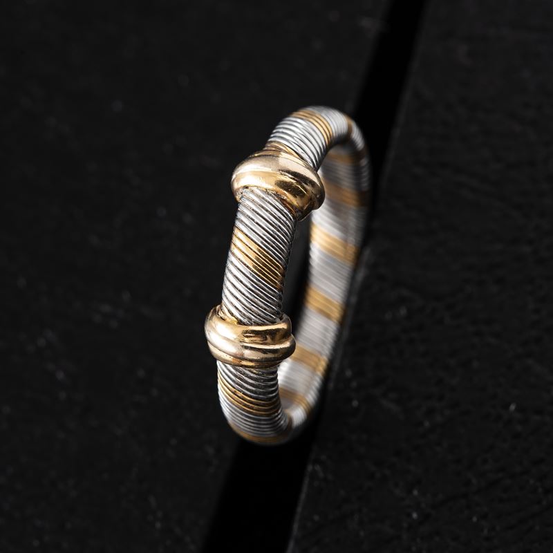 Cartier - Anello della collezione Trinity in oro giallo, bianco e rosa 18 kt