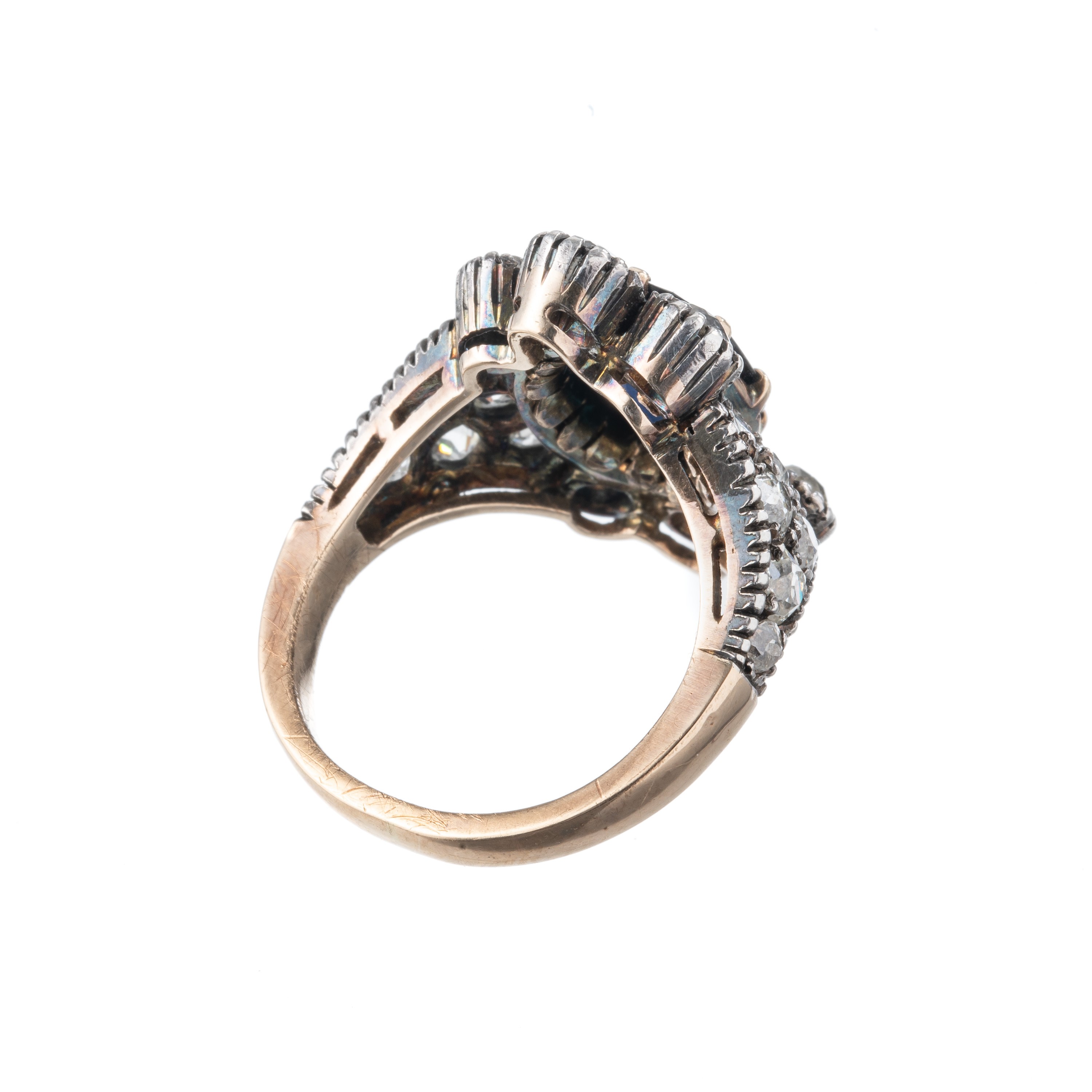 Anello, oro giallo 18 kt e argento, zaffiro e diamanti