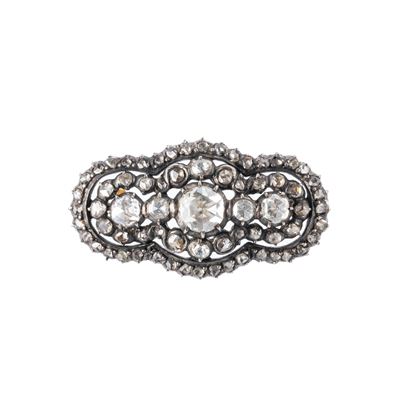 Spilla, oro giallo 18 kt, argento e diamanti taglio corona