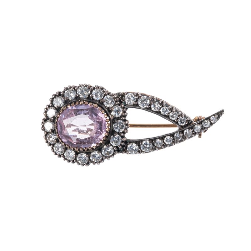 Spilla in oro giallo 18 kt e argento con topazio rosa e diamanti