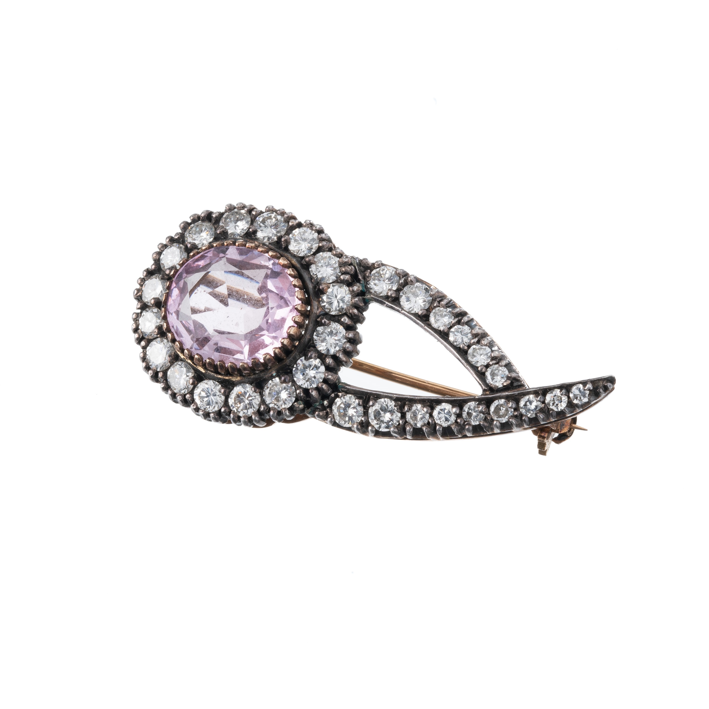 Spilla in oro giallo 18 kt e argento con topazio rosa e diamanti
