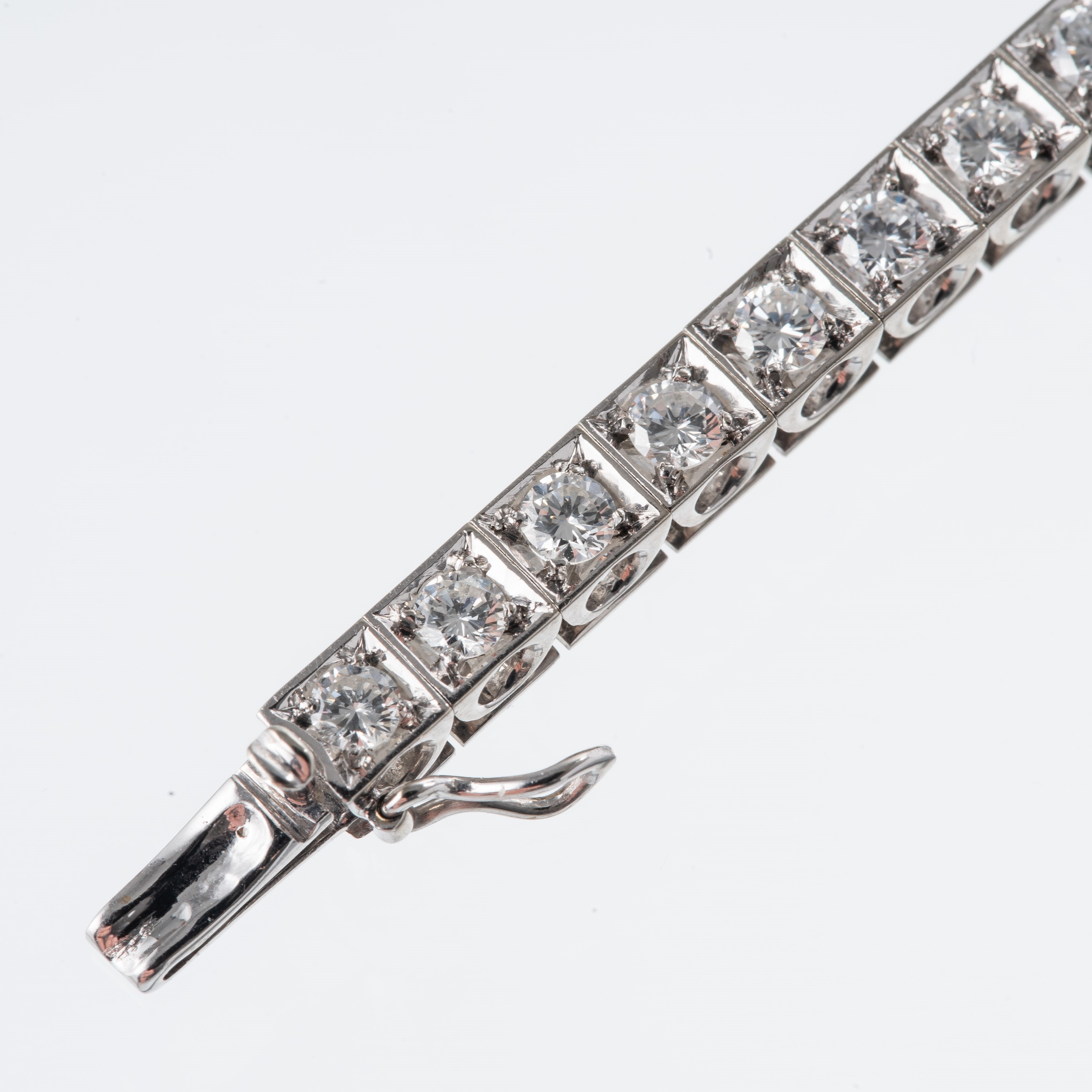 Bracciale Tennis in oro bianco 18 kt con brillanti, peso complessivo 2,00–2,25 ct