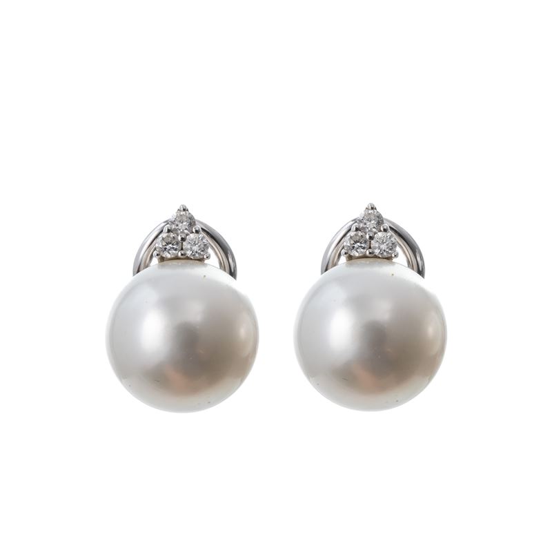Orecchini in oro giallo 18 kt con perle Southsea White e diamanti