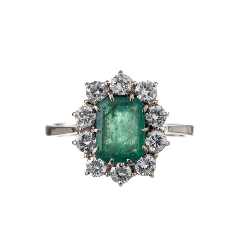 Anello in oro bianco 18 kt con smeraldo e diamanti