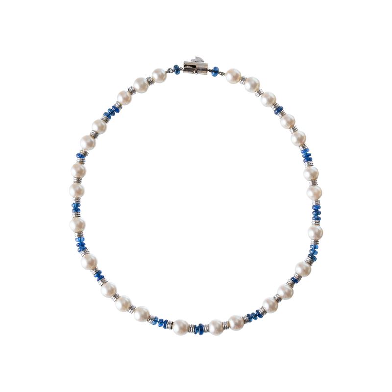 Salvadori, Collana girocollo in oro bianco 18 kt con perle coltivate di mare e zaffiri
