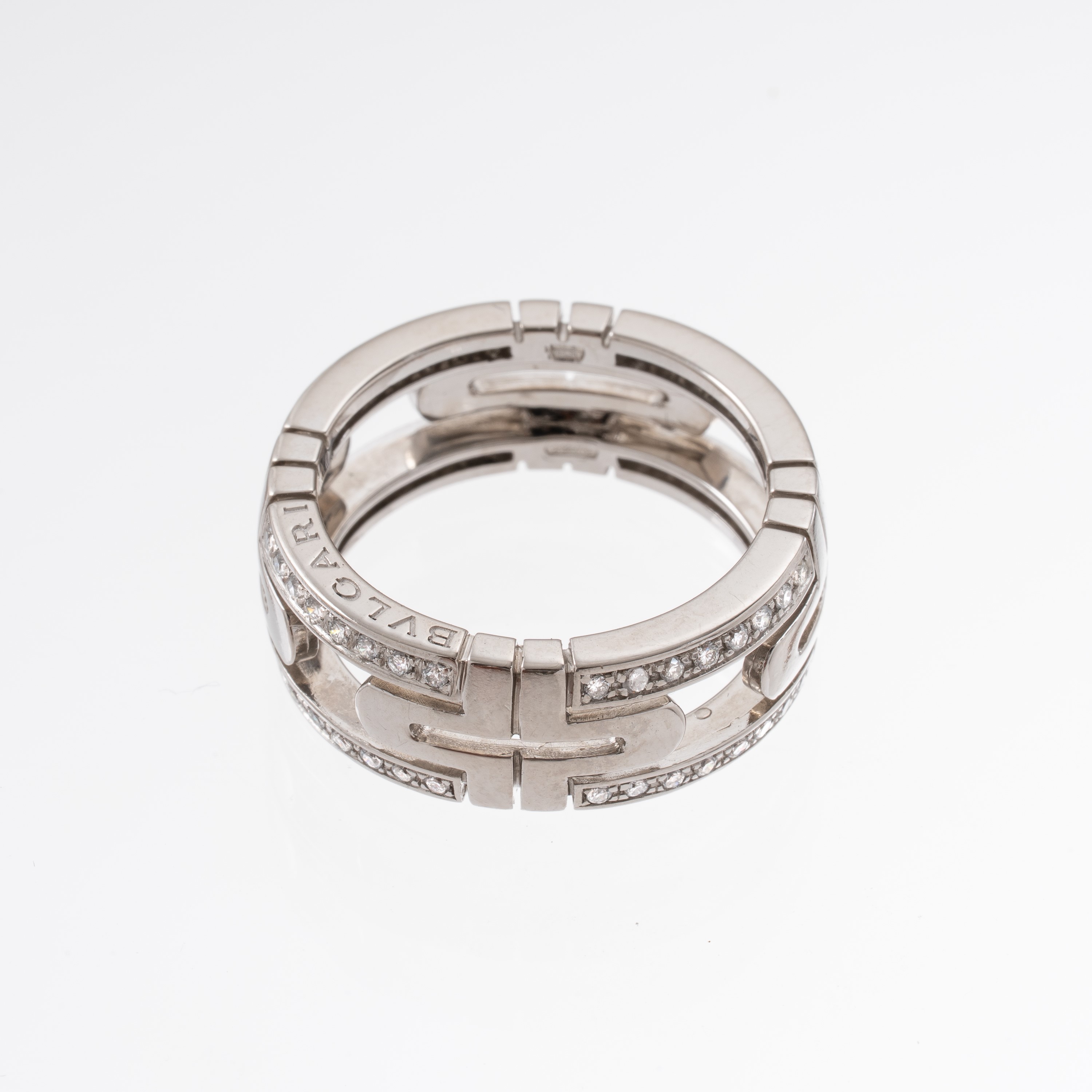 Bulgari - Anello “Parentesi” in oro bianco 18 kt con diamanti