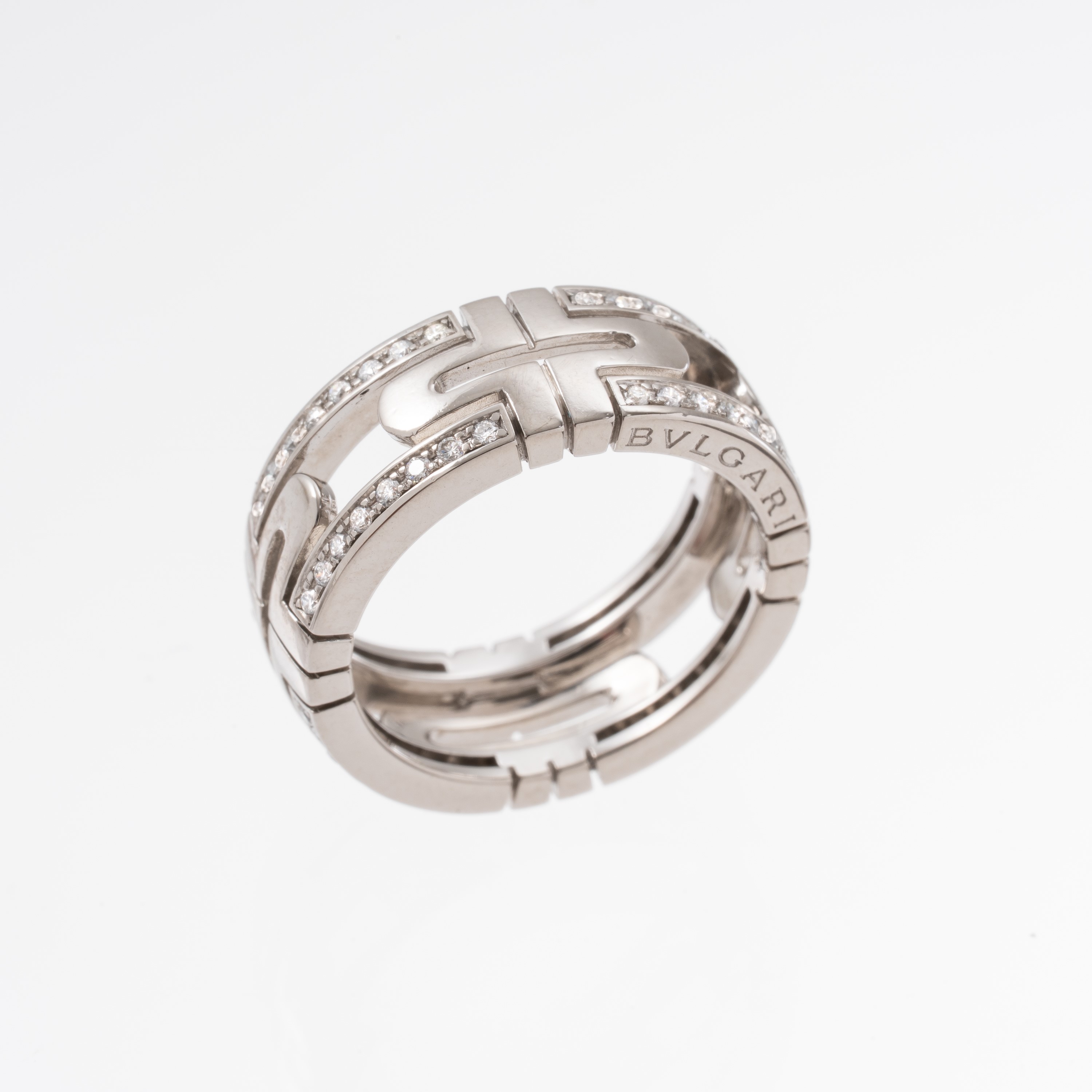 Bulgari - Anello “Parentesi” in oro bianco 18 kt con diamanti