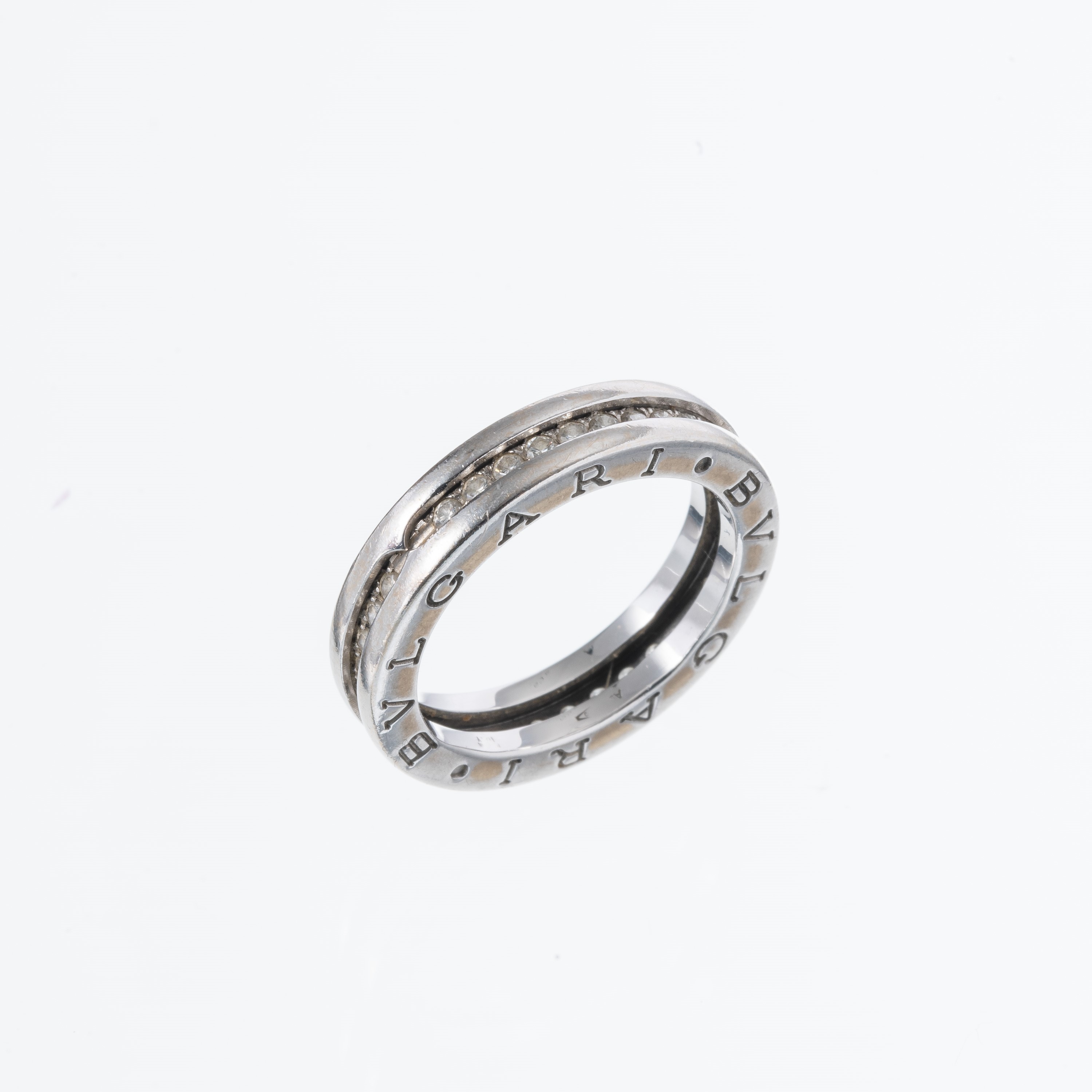 Bulgari - Anello “Parentesi” in oro bianco 18 kt con diamanti