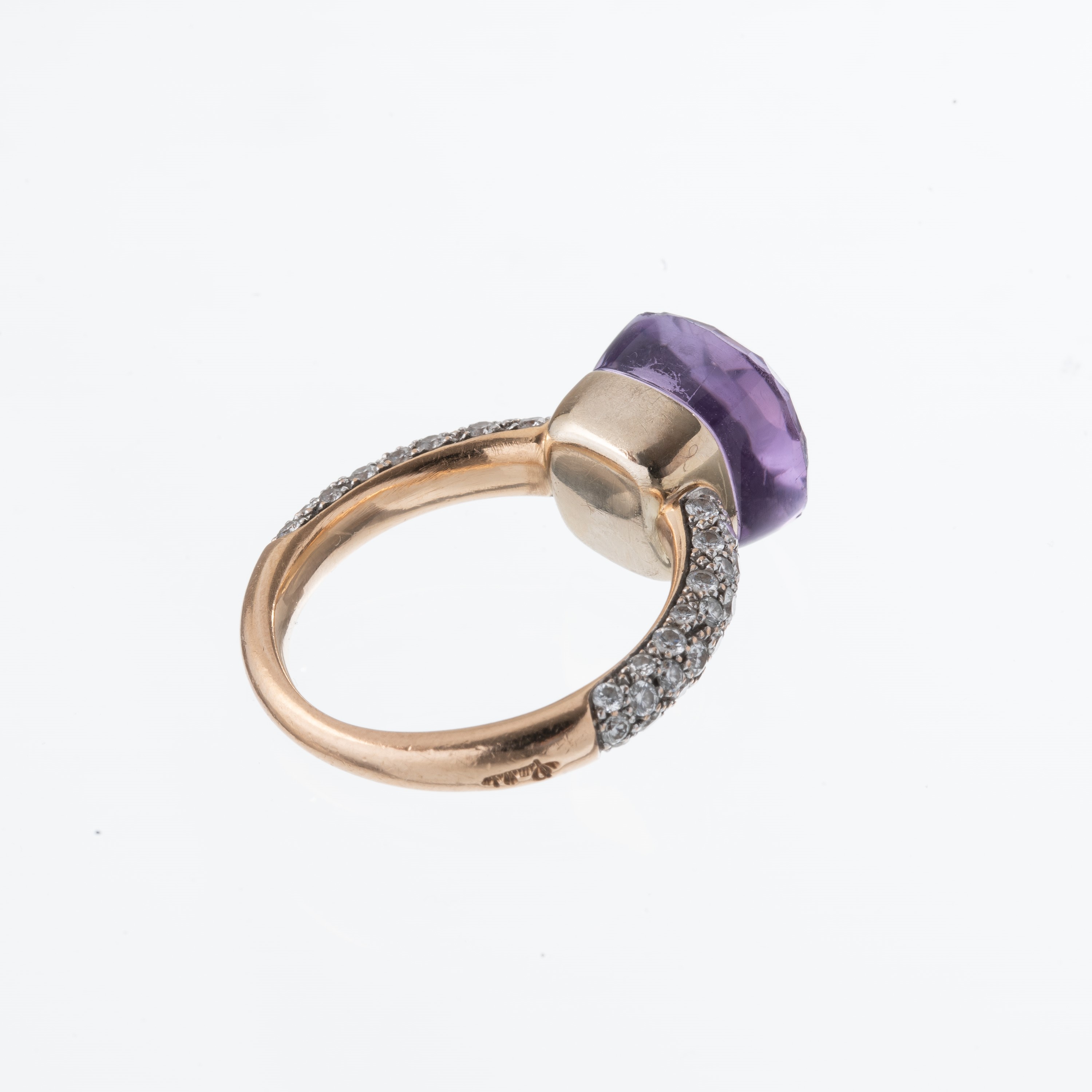 Pomellato - Anello in oro giallo e bianco 18 kt con ametista e diamanti sul gambo